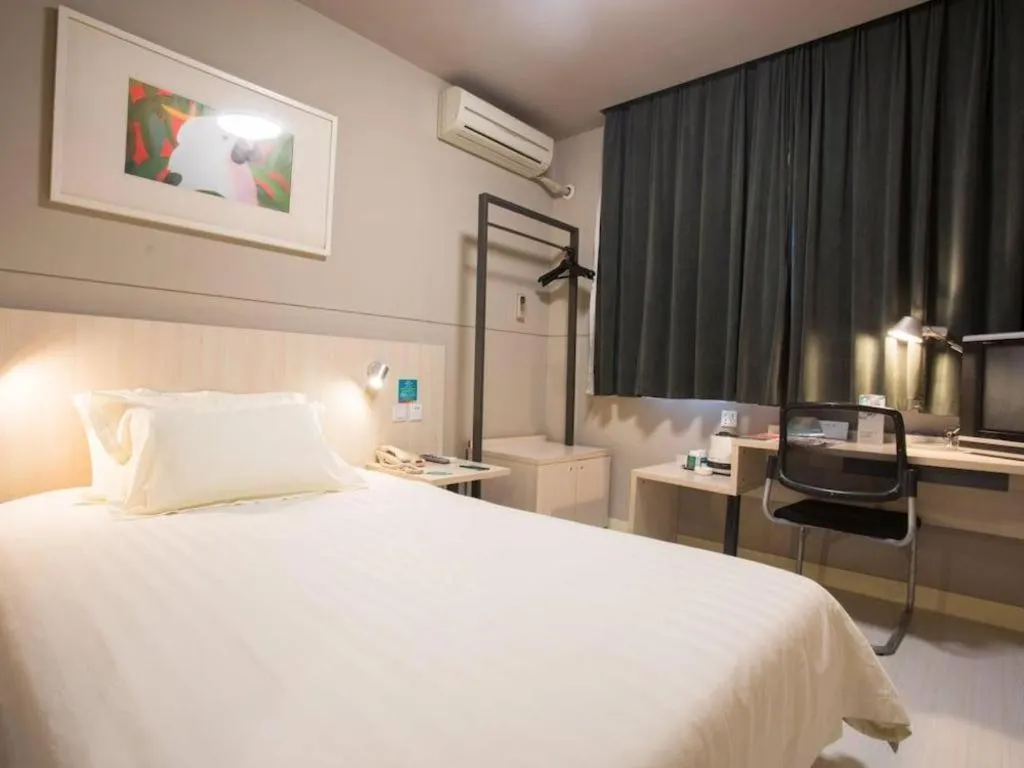 Bed in Jinjiang Inn Tianjin Changjiang Avenue