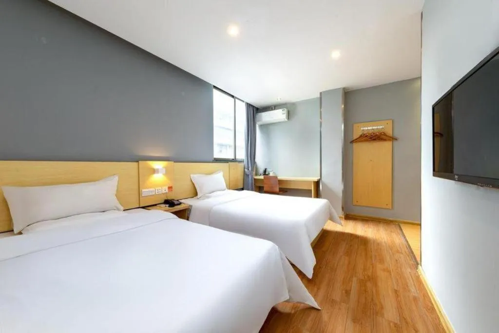 Bed in 7 Days Inn Foshan University Creative Industry Park