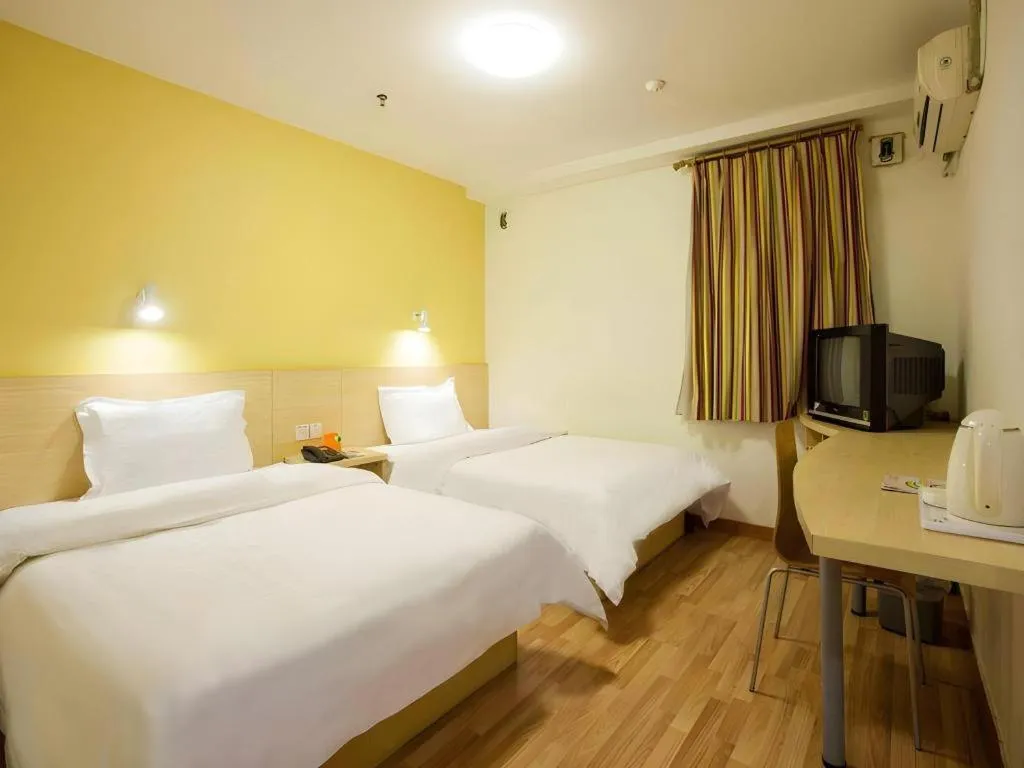 Bed in 7 Days Inn Foshan University Creative Industry Park