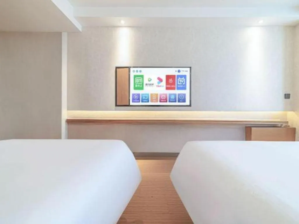 Bed in GreenTree Inn Geermu Walking Street Business Hotel