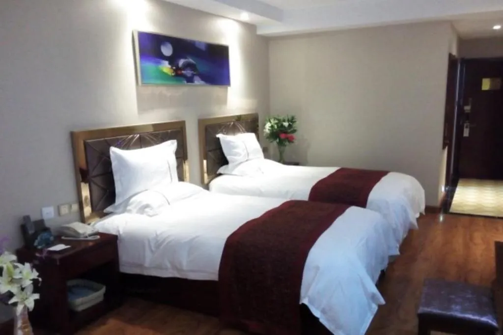 Bed in GreenTree Inn Geermu Walking Street Business Hotel