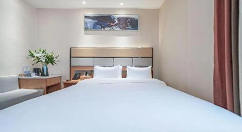 Bed in GreenTree Inn Geermu Walking Street Business Hotel