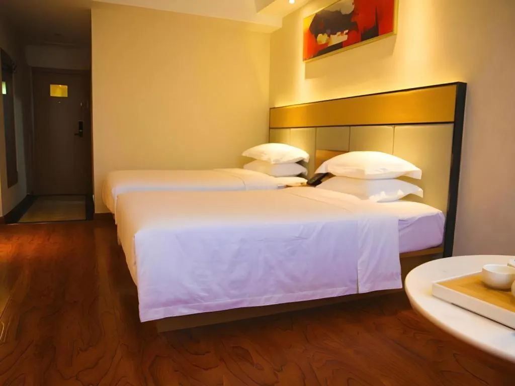 Bed in GreenTree Inn Geermu Walking Street Business Hotel