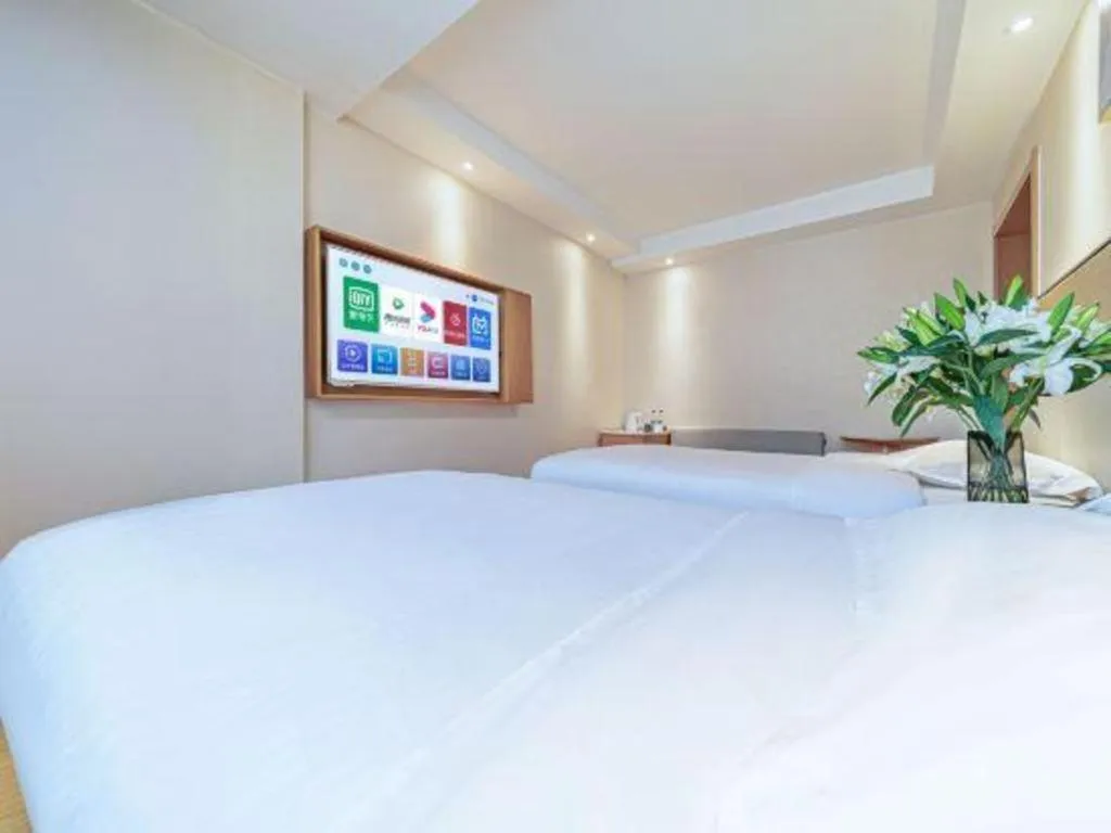 Bed in GreenTree Inn Geermu Walking Street Business Hotel