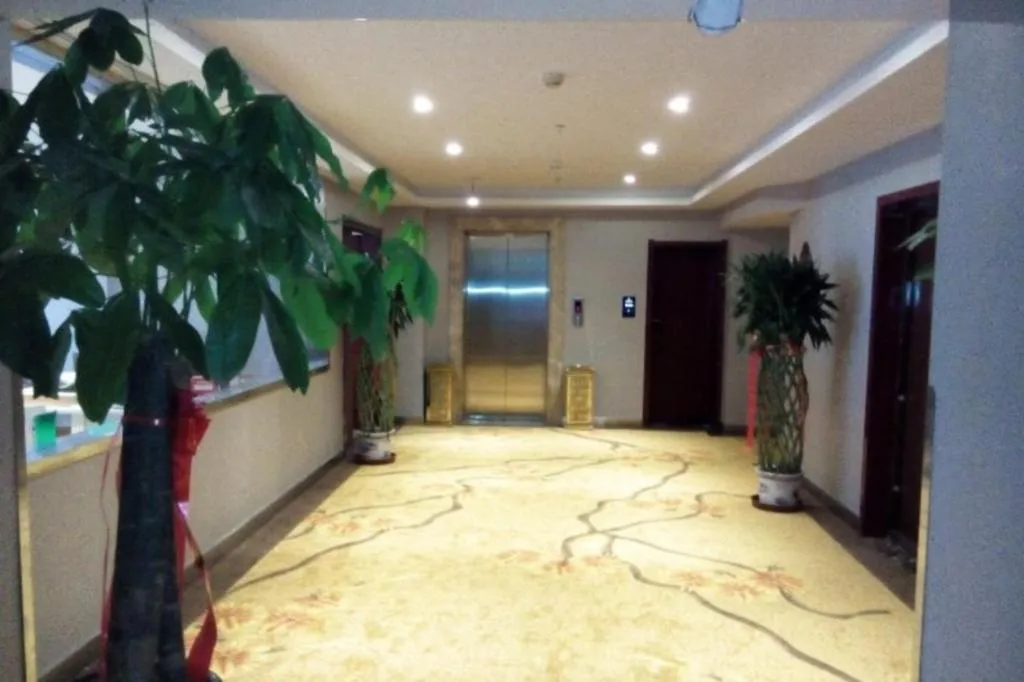 GreenTree Inn Geermu Walking Street Business Hotel