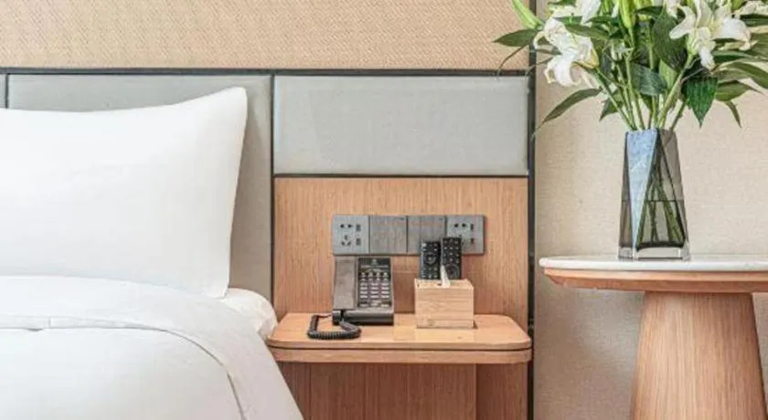 Bed in GreenTree Inn Geermu Walking Street Business Hotel