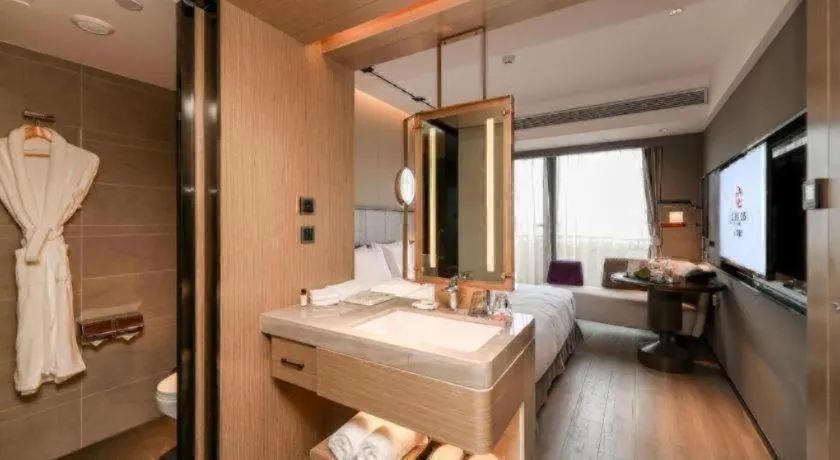 Bed in Ethos Hotel Wuhan Riverside