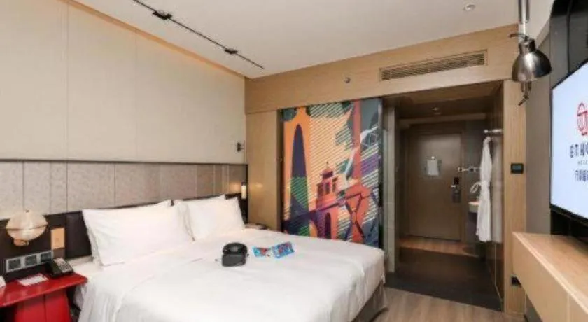 Bed in Ethos Hotel Wuhan Riverside
