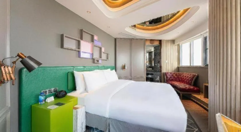 Bed in Ethos Hotel Wuhan Riverside
