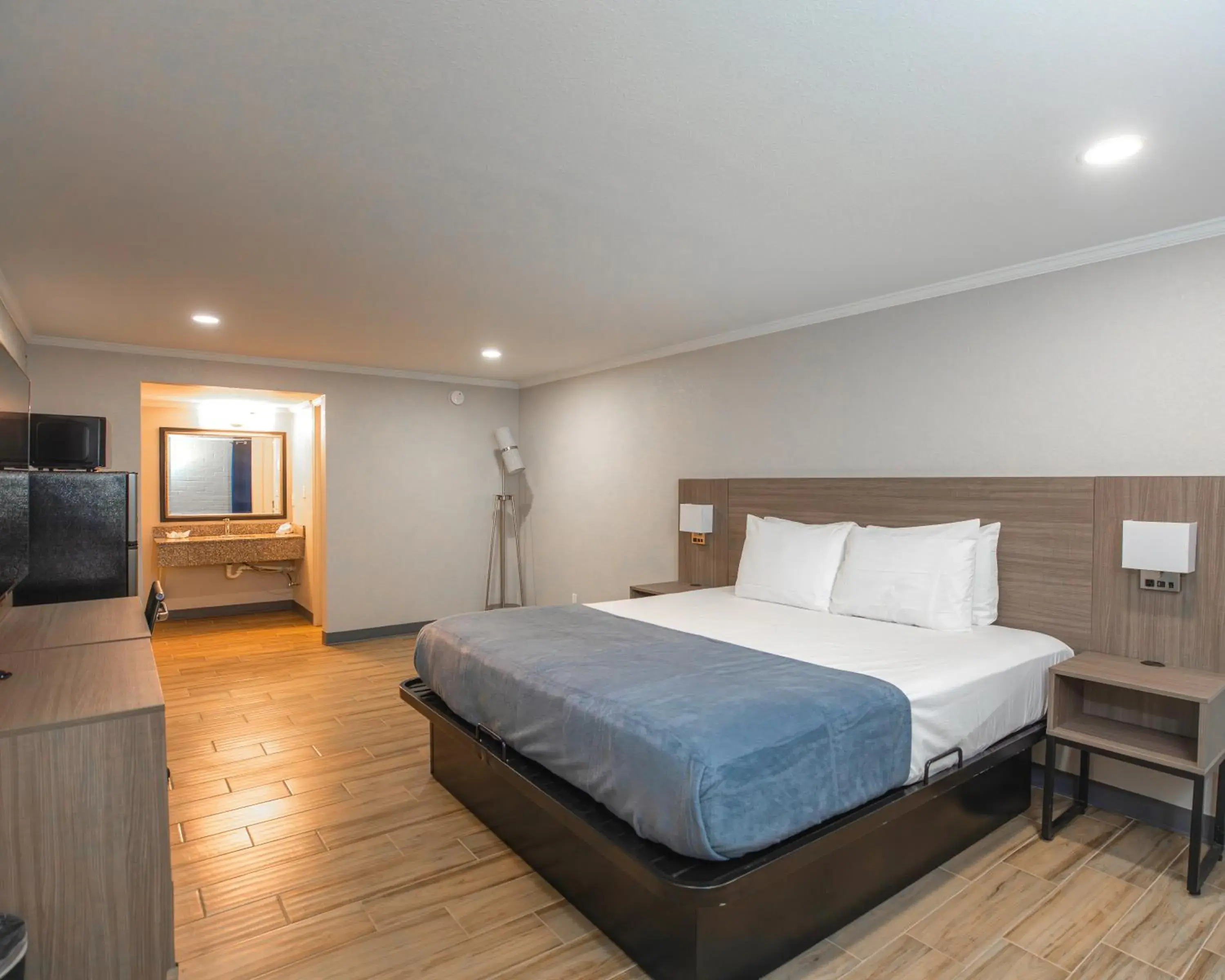King Studio - single occupancy in Gateway Inn King Studio - single occupancy in Gateway Inn