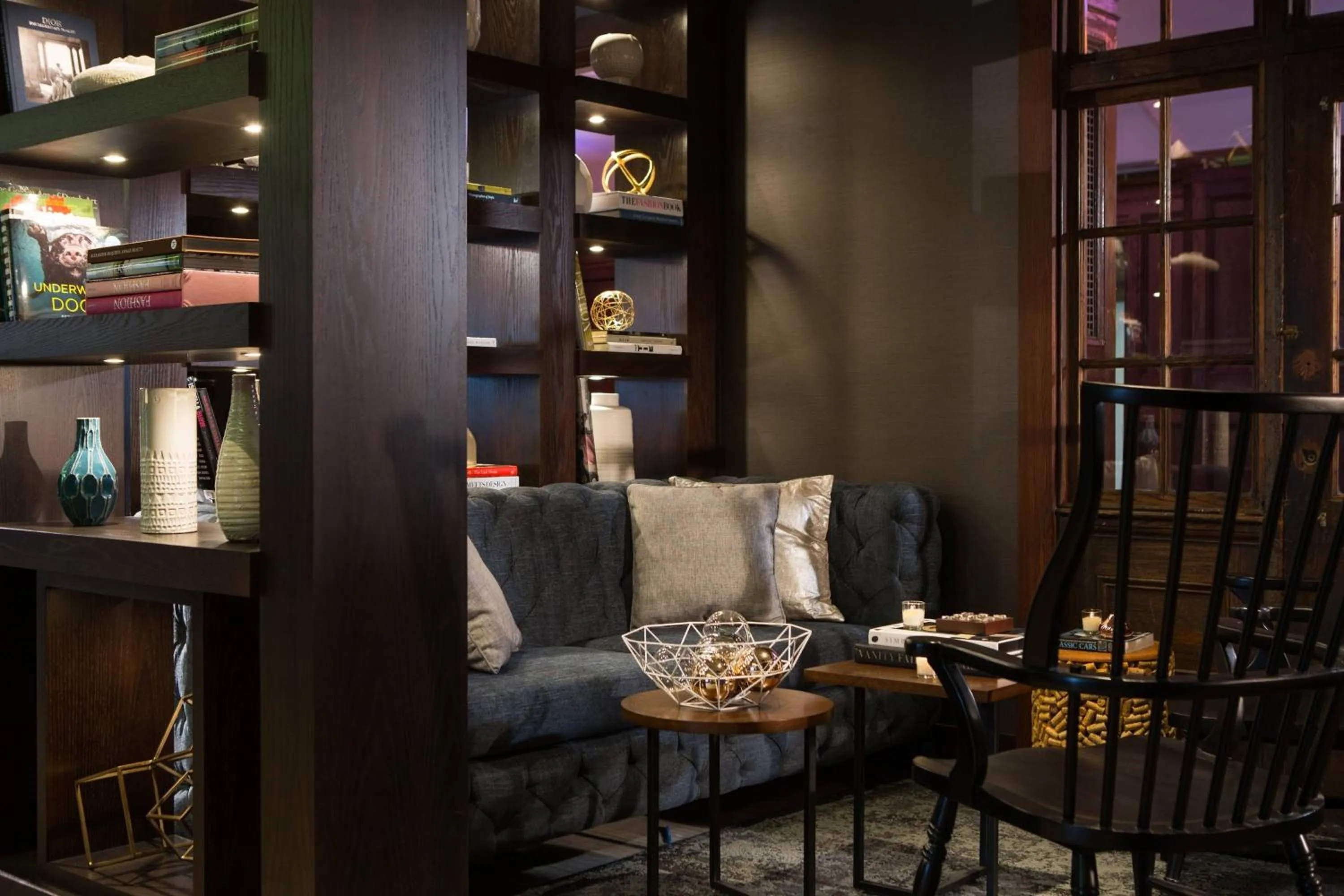 Lounge or bar in Renaissance Albany Hotel