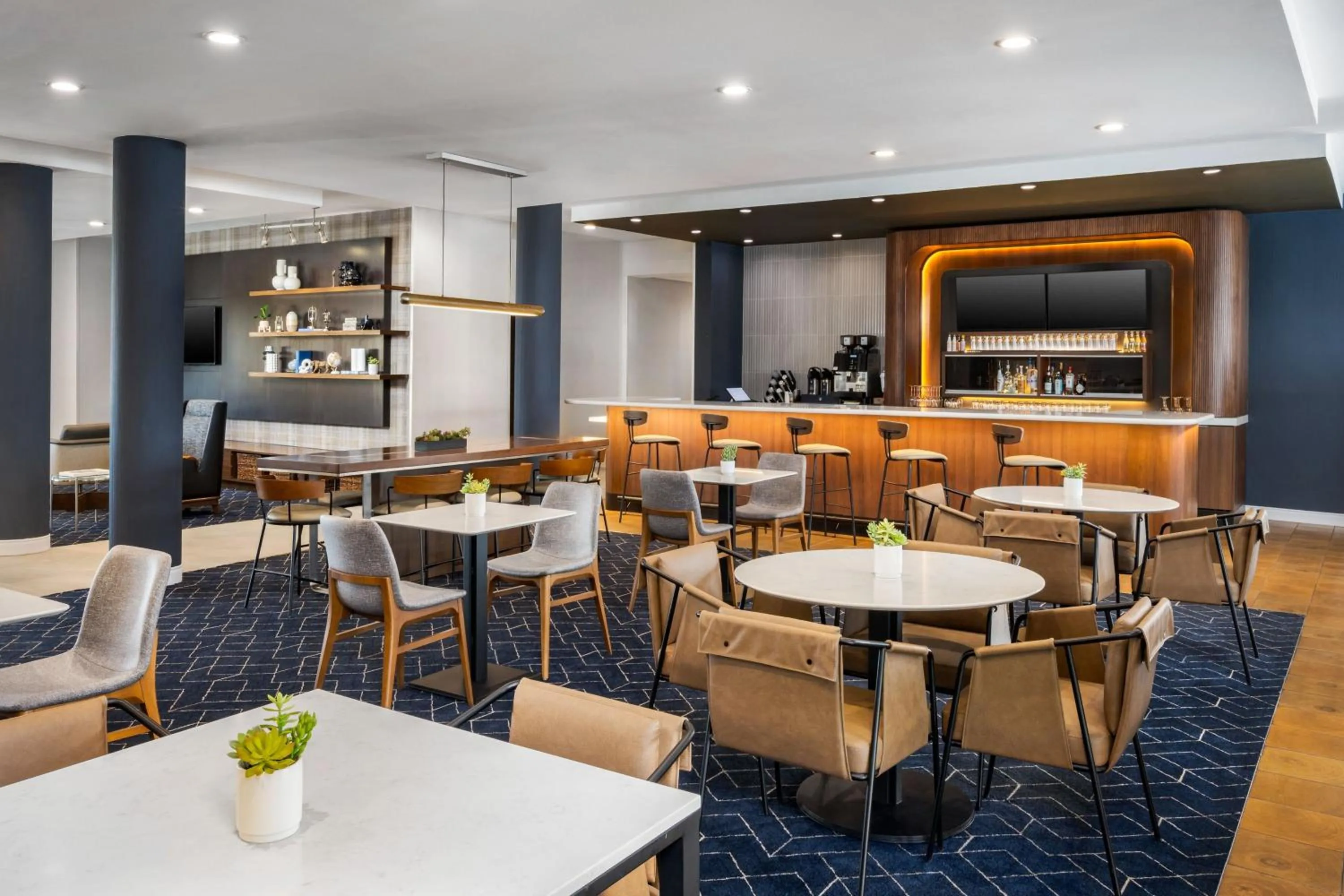 Restaurant/places to eat in Courtyard by Marriott Auburn