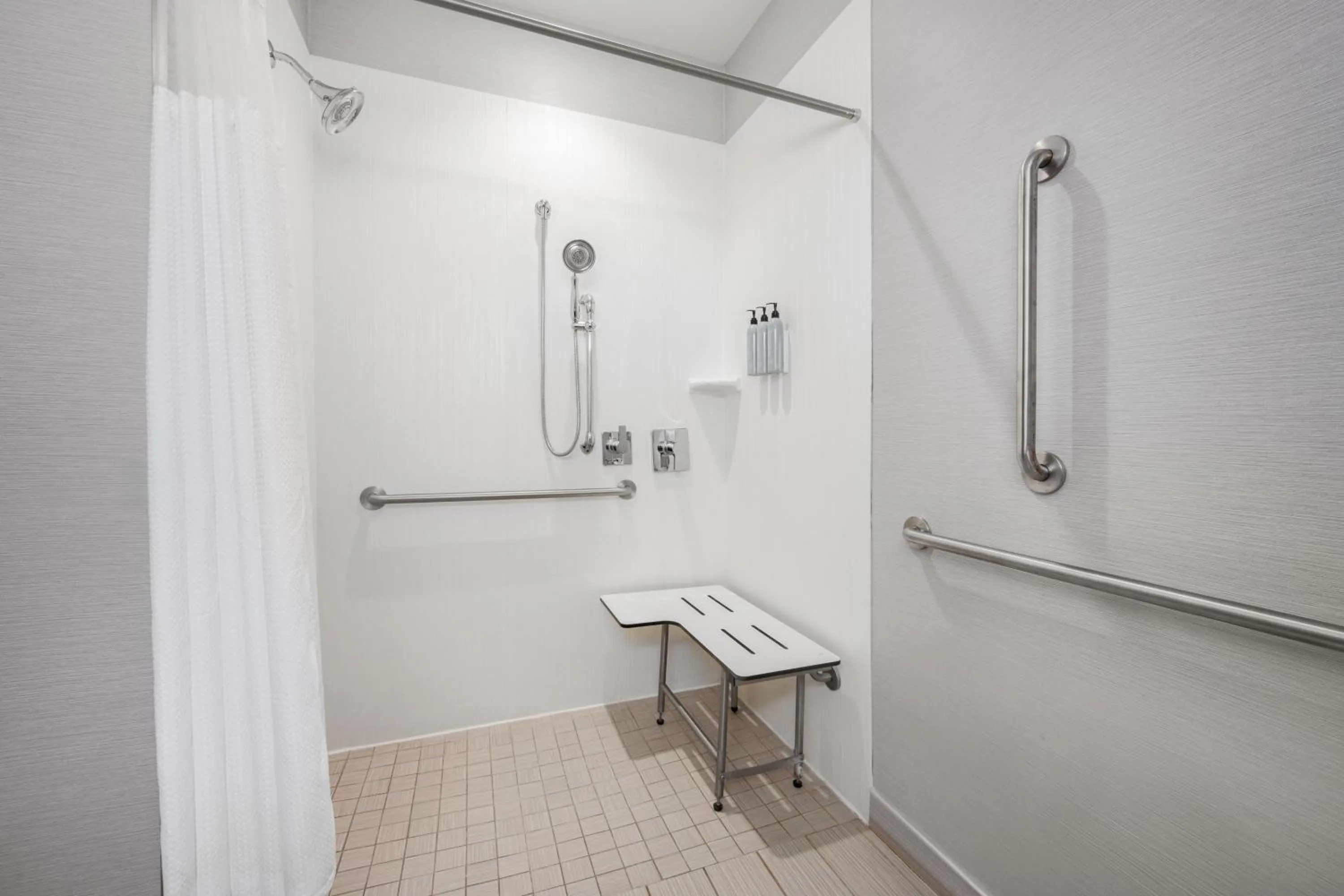 Bathroom in Courtyard by Marriott Auburn