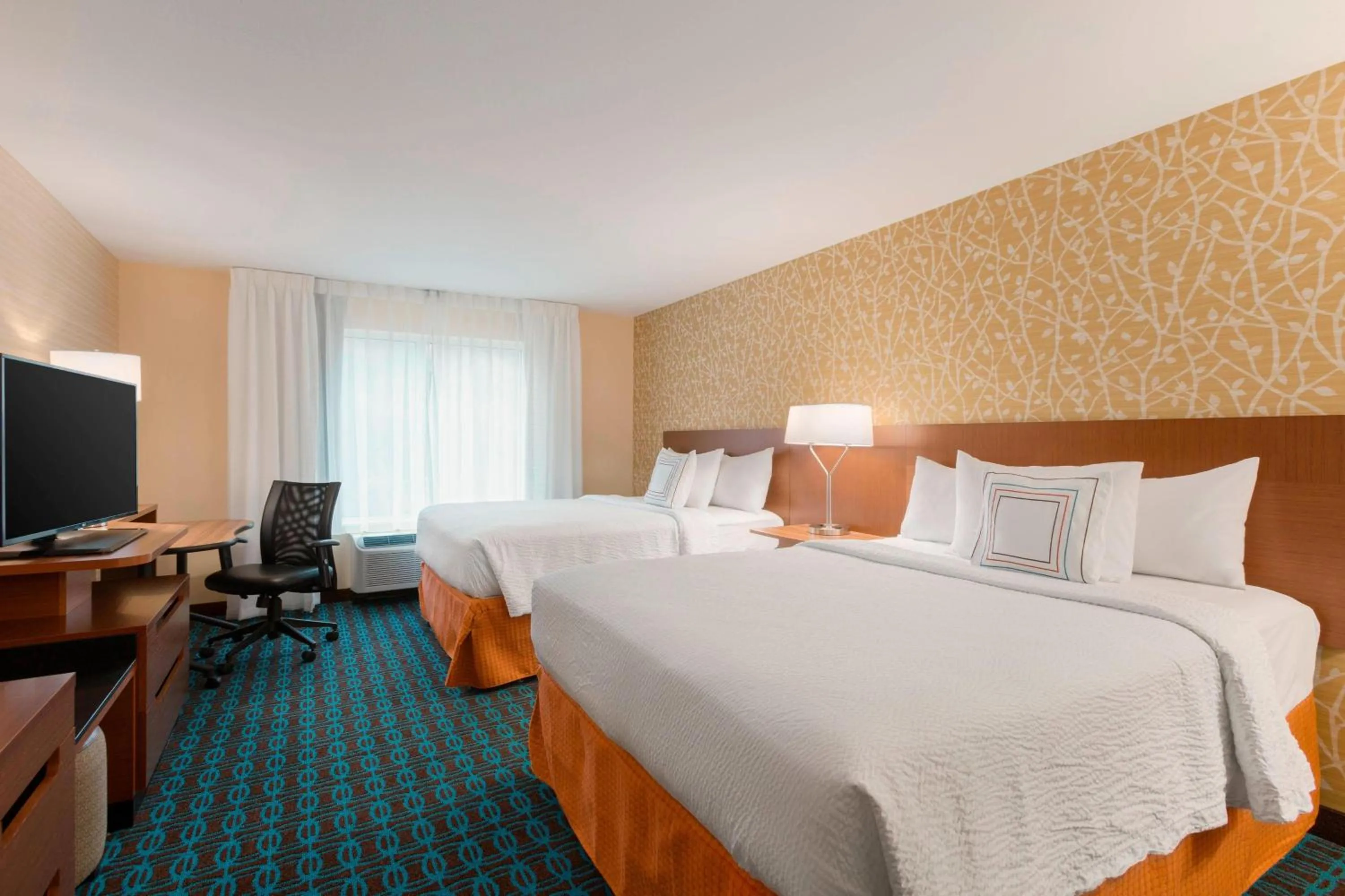 Photo of the whole room, Bed in Fairfield Inn & Suites by Marriott Pittsburgh Airport/Robinson Township