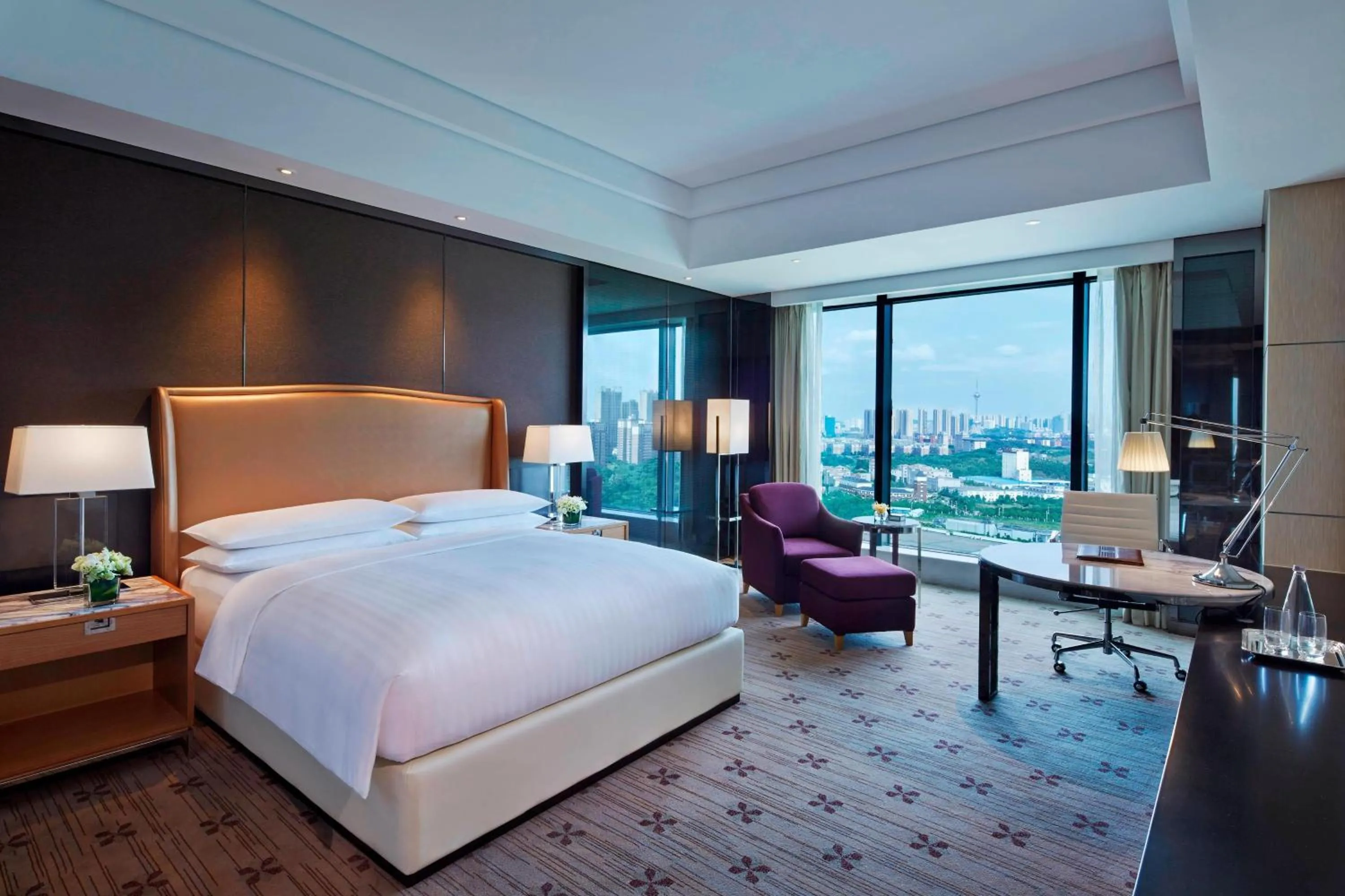 Photo of the whole room, Bed in Zhuzhou Marriott Hotel