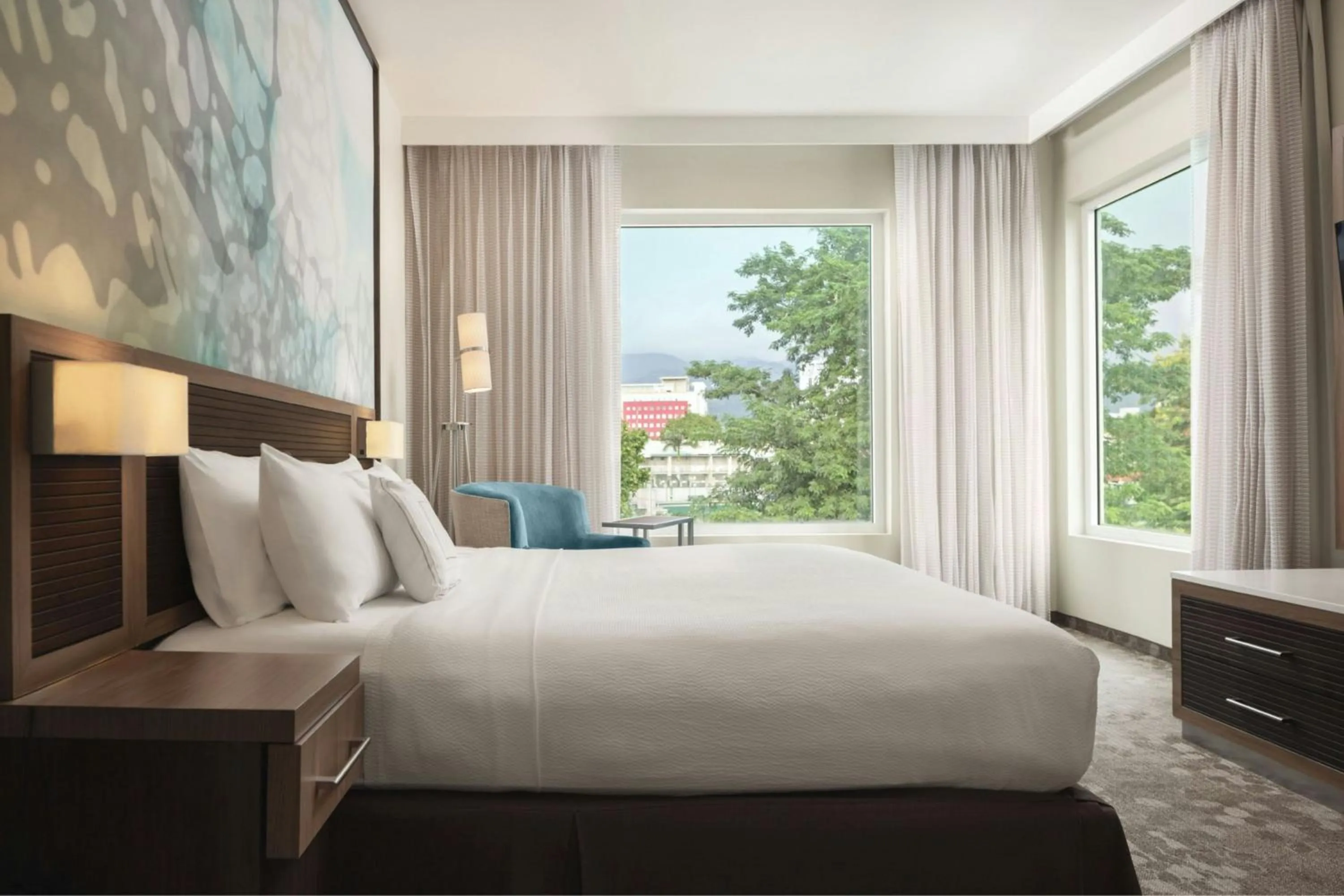 Bedroom, Bed in Courtyard by Marriott Kingston, Jamaica