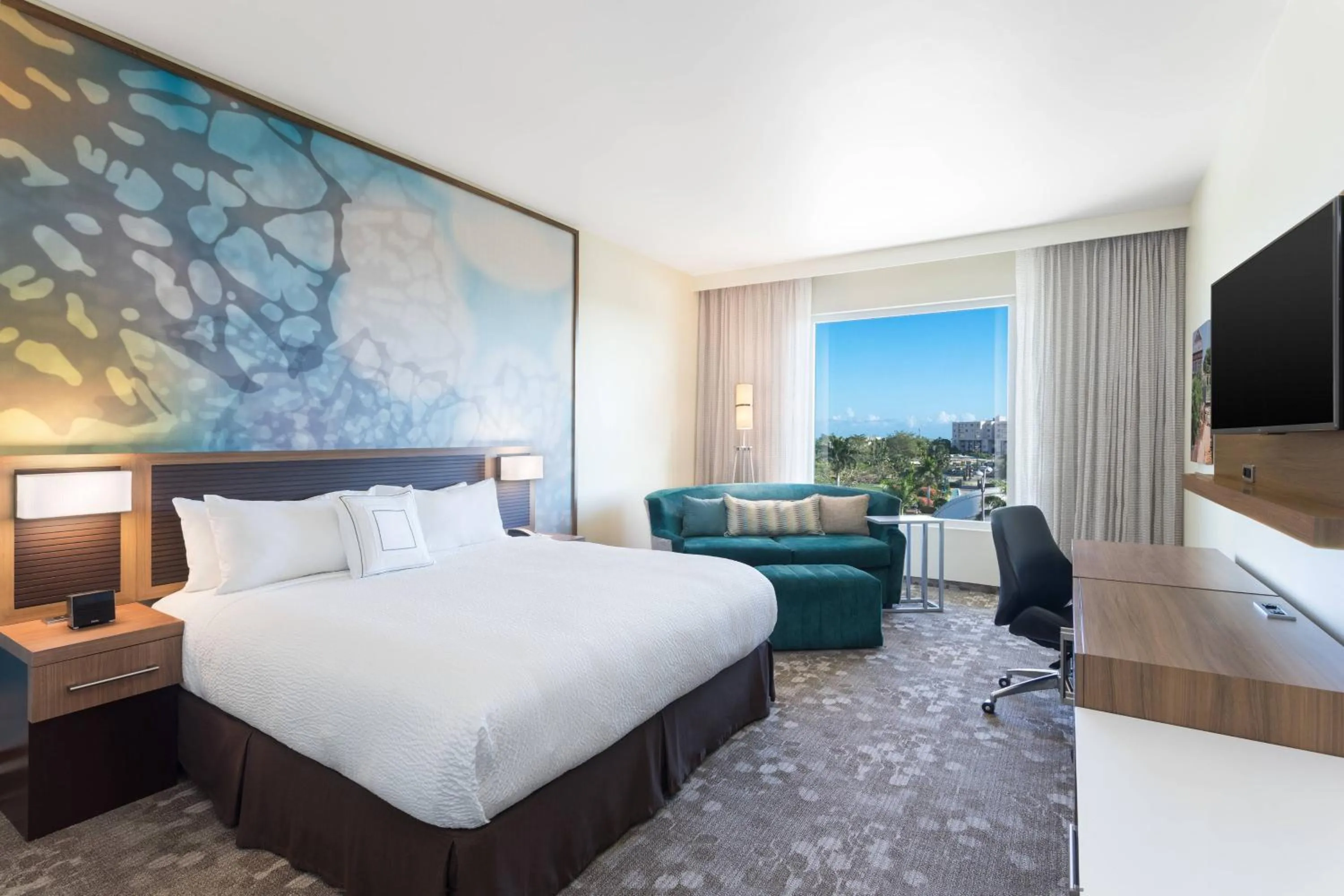 Photo of the whole room, Bed in Courtyard by Marriott Kingston, Jamaica