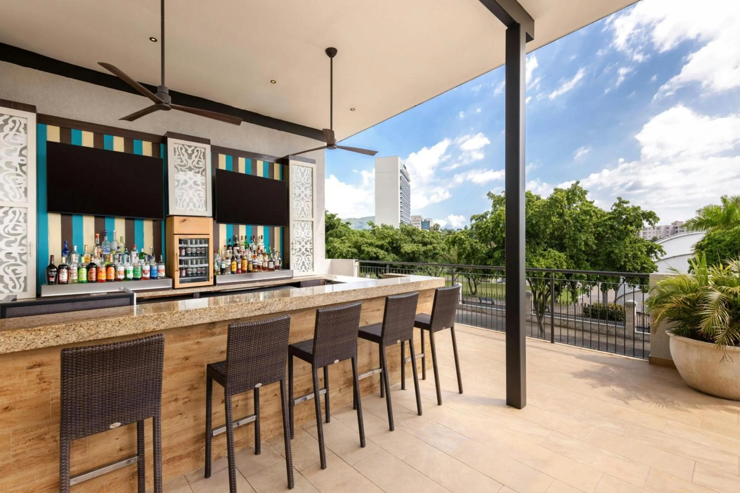 Swimming pool in Courtyard by Marriott Kingston, Jamaica