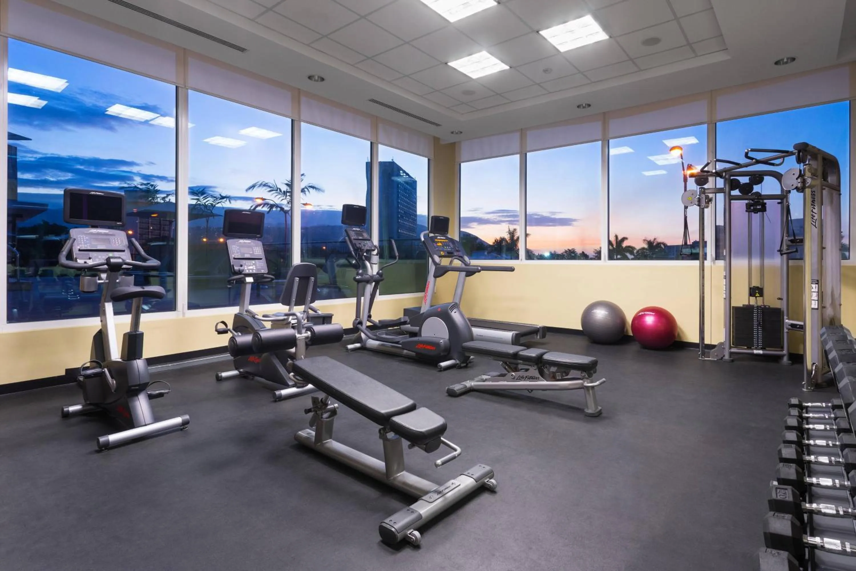 Fitness centre/facilities in Courtyard by Marriott Kingston, Jamaica