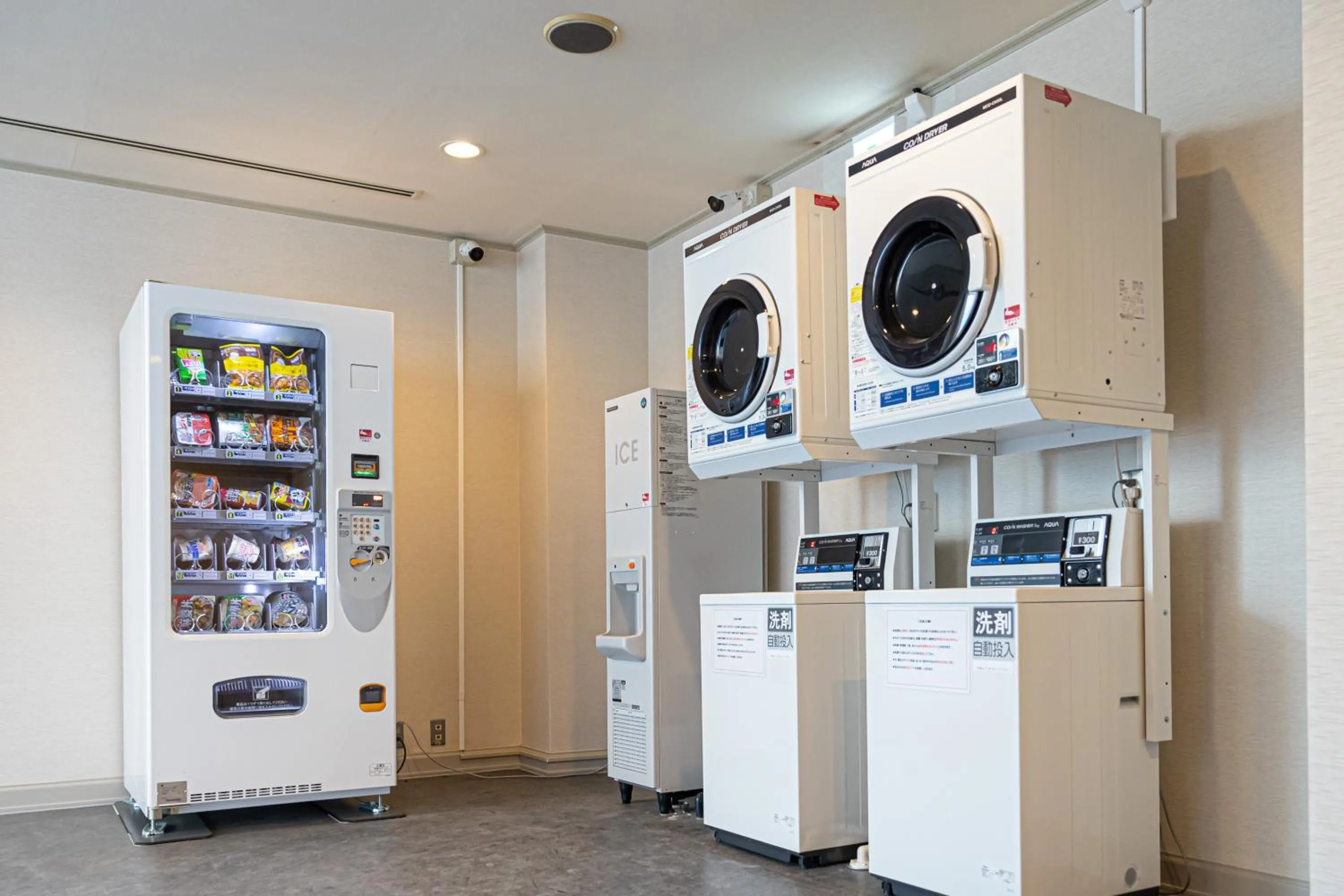 vending machine in GARDEN HOTEL Hanayo