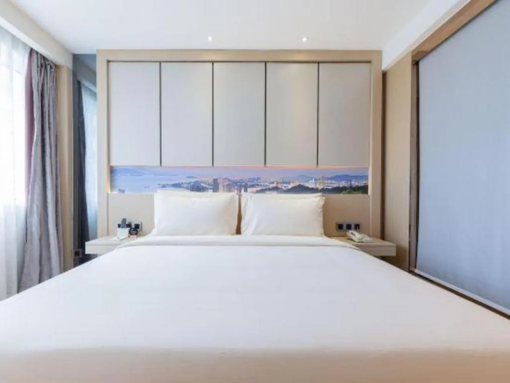 Bed in Atour Hotel Xiamen City Government Dongdu Passenger Transport Terminal