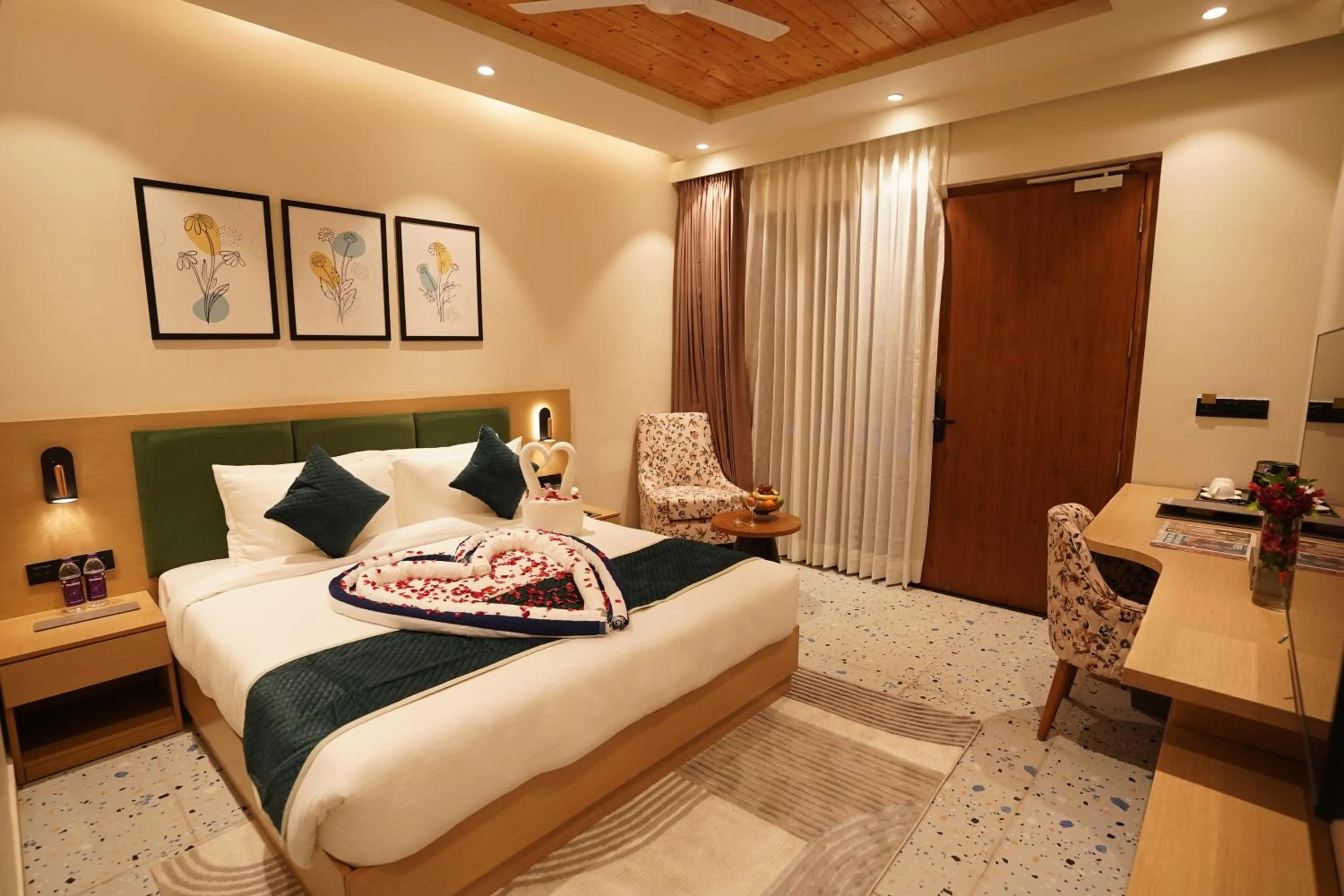 Bedroom, Bed in Mamaya Resort & Spa By Four Leaf Hotels, Garh Mukteshwar