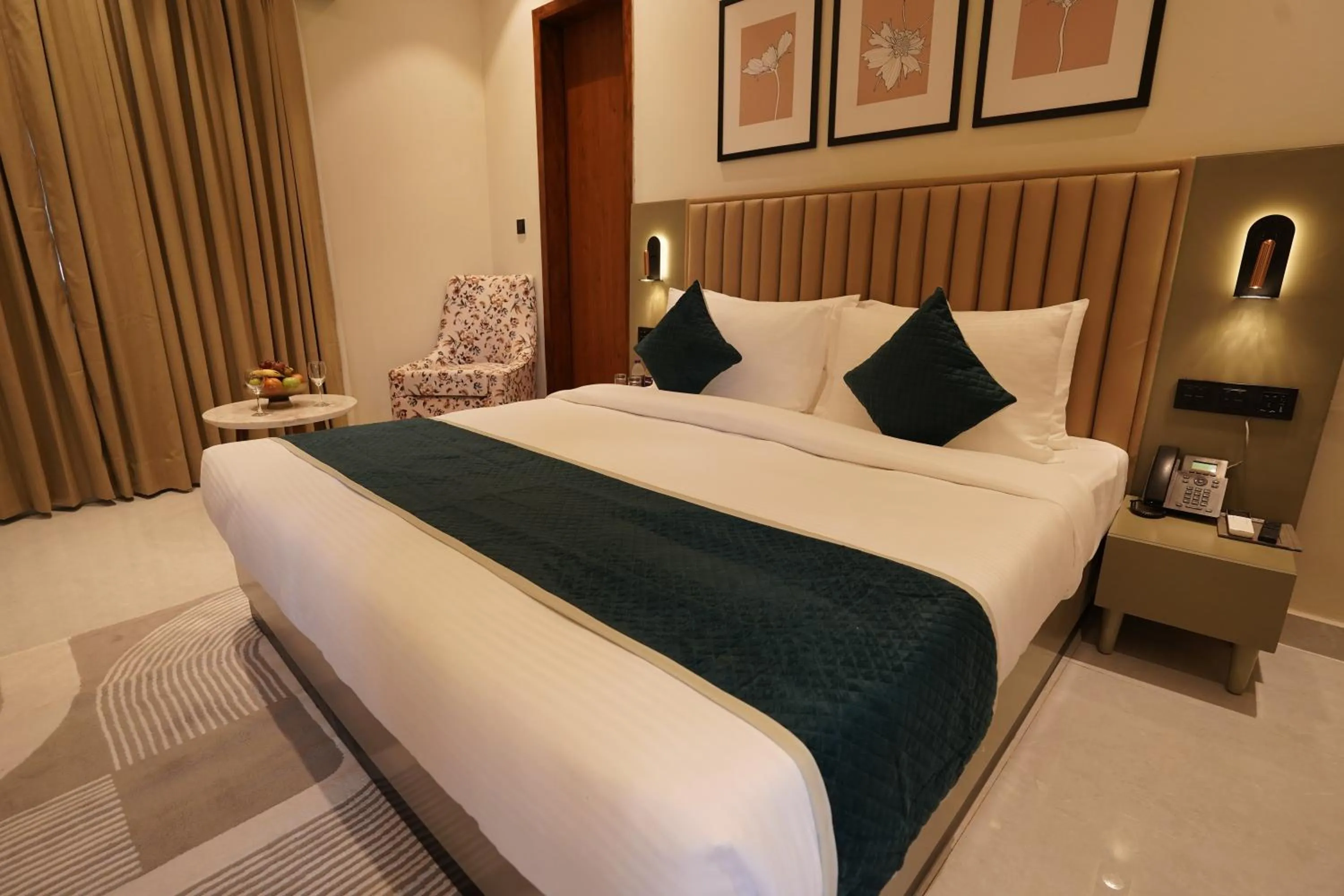 Bedroom, Bed in Mamaya Resort & Spa By Four Leaf Hotels, Garh Mukteshwar