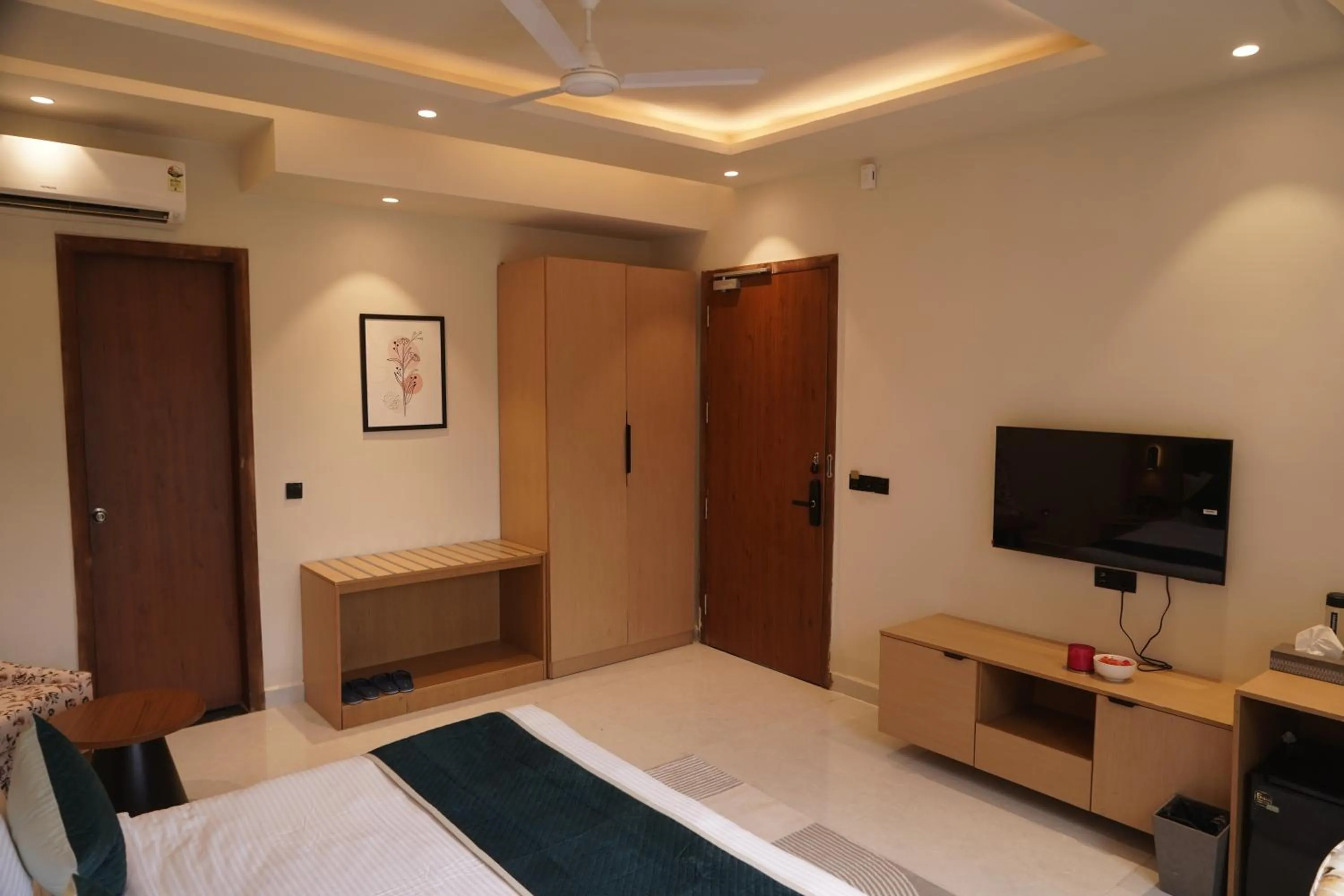 Bedroom, Bed in Mamaya Resort & Spa By Four Leaf Hotels, Garh Mukteshwar