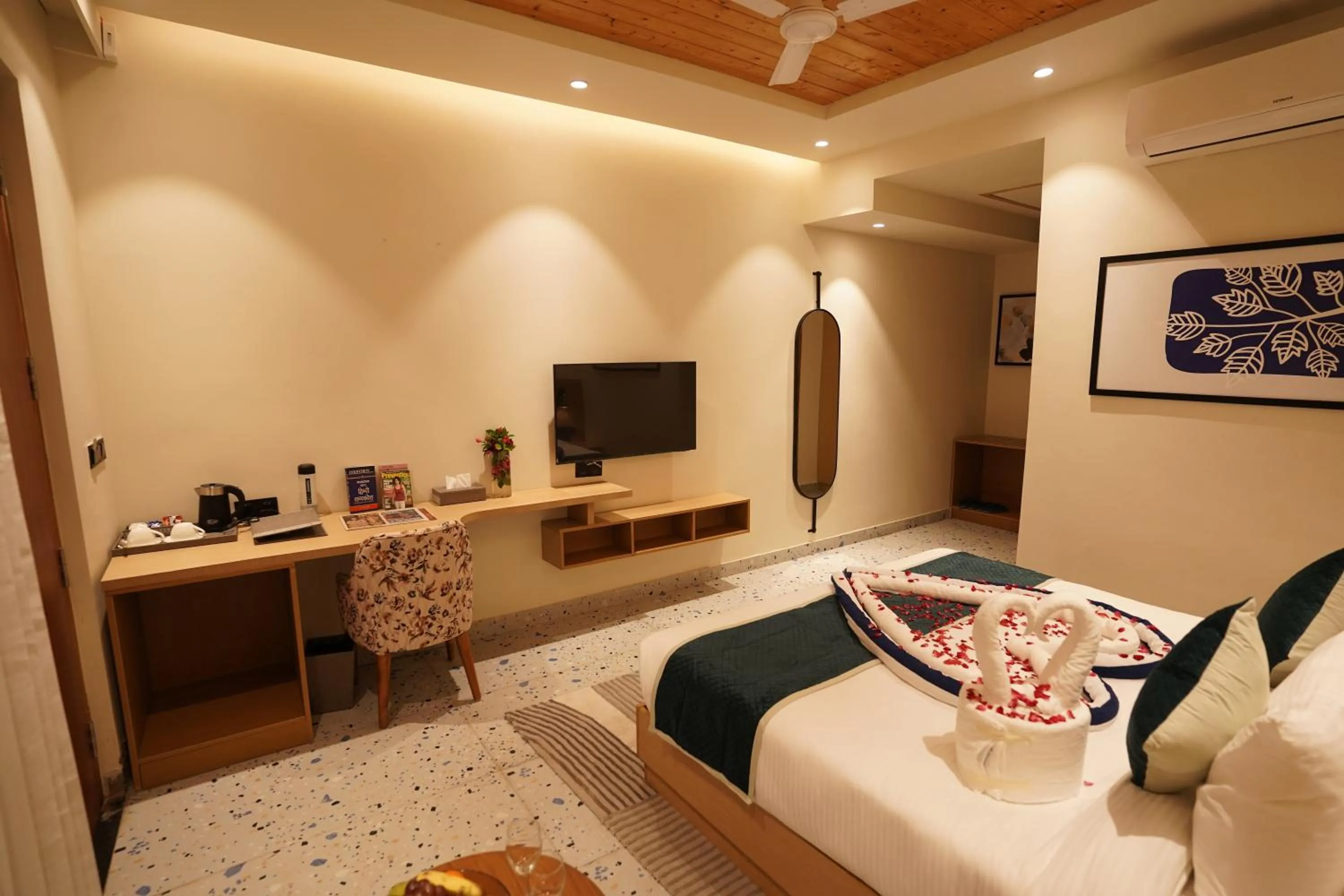 Bedroom, Bed in Mamaya Resort & Spa By Four Leaf Hotels, Garh Mukteshwar
