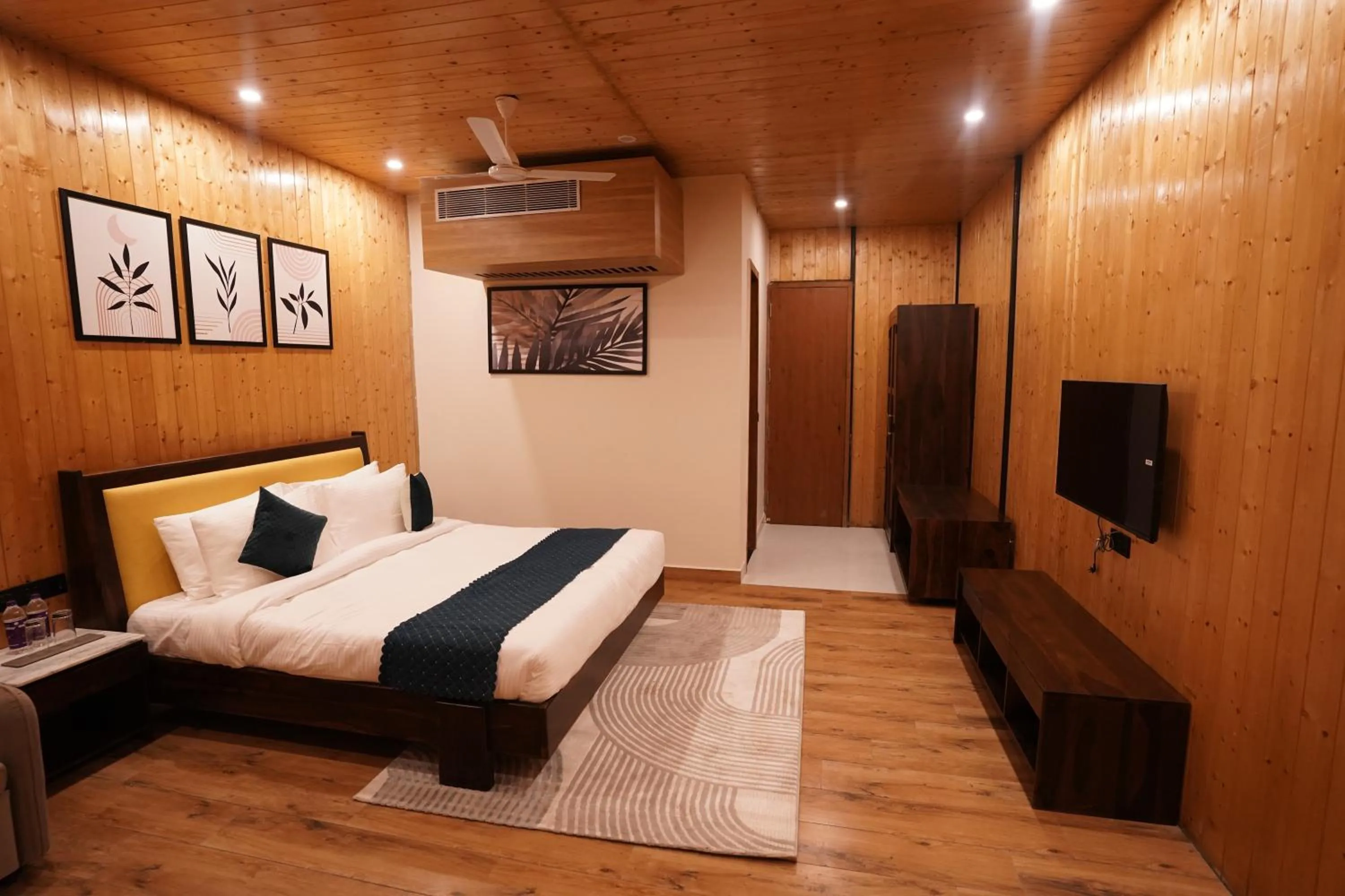 Bedroom, Bed in Mamaya Resort & Spa By Four Leaf Hotels, Garh Mukteshwar
