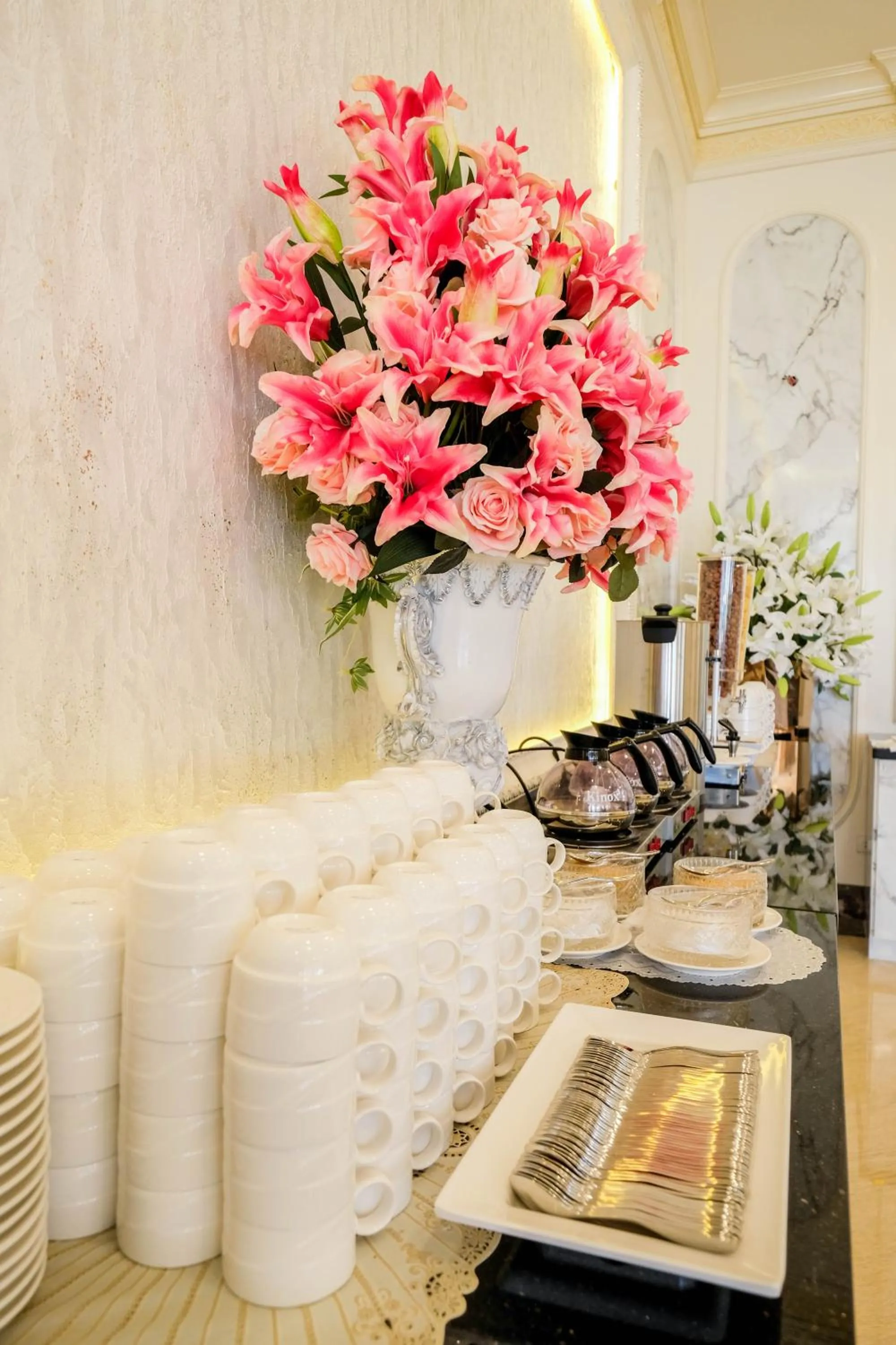 Restaurant/places to eat in LK Grand Empire