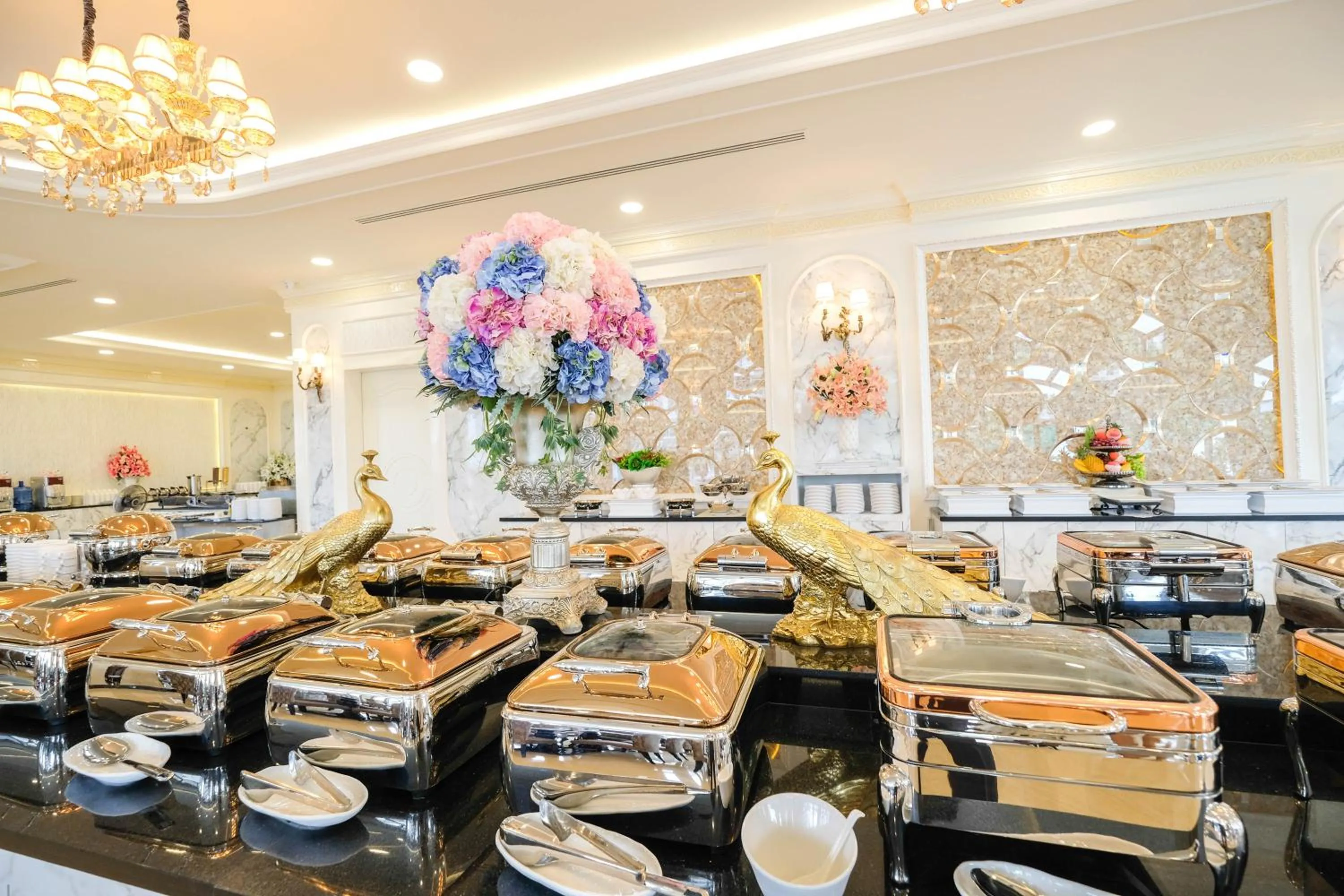 Restaurant/places to eat in LK Grand Empire