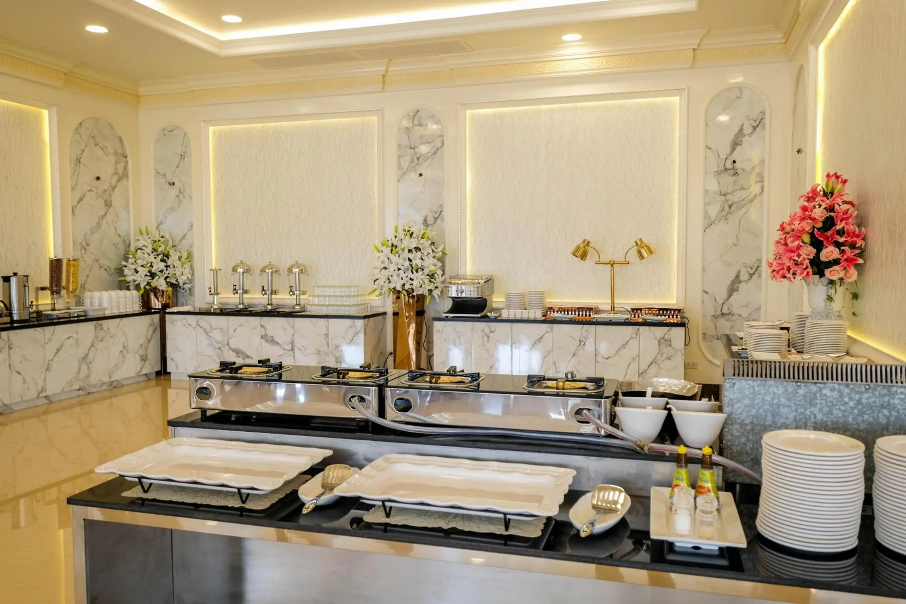 Restaurant/places to eat in LK Grand Empire Restaurant/places to eat in LK Grand Empire