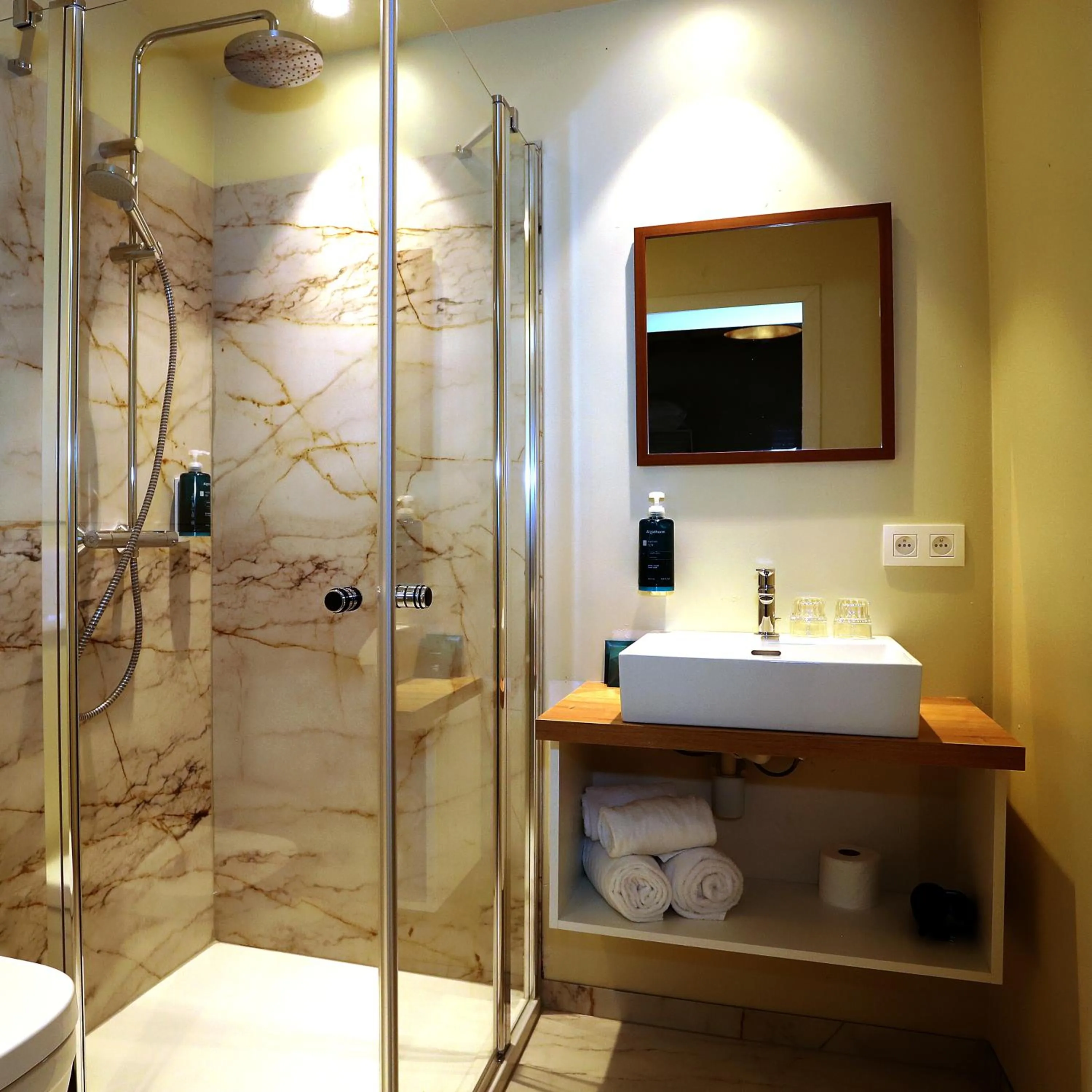 Bathroom in Aparthotel Acacia