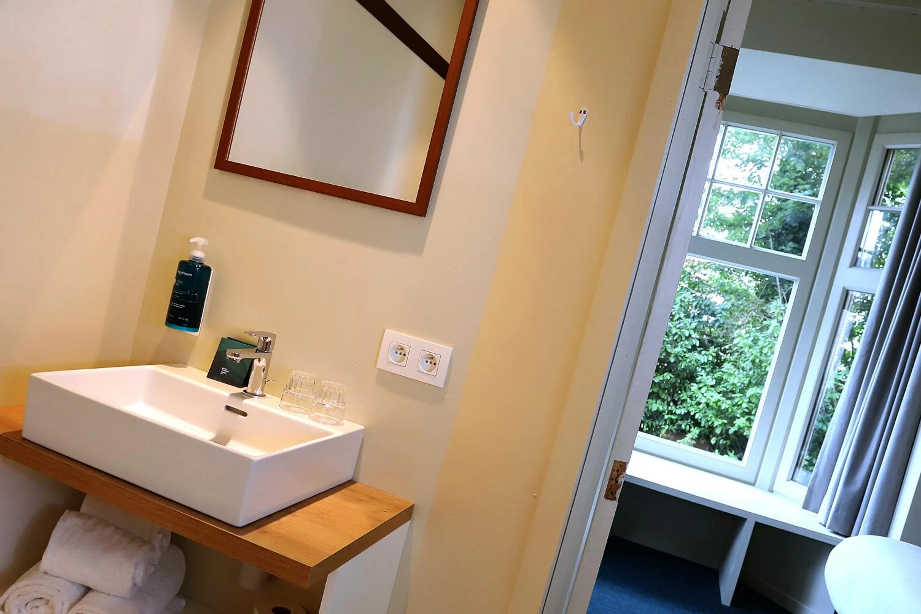 Bathroom in Aparthotel Acacia