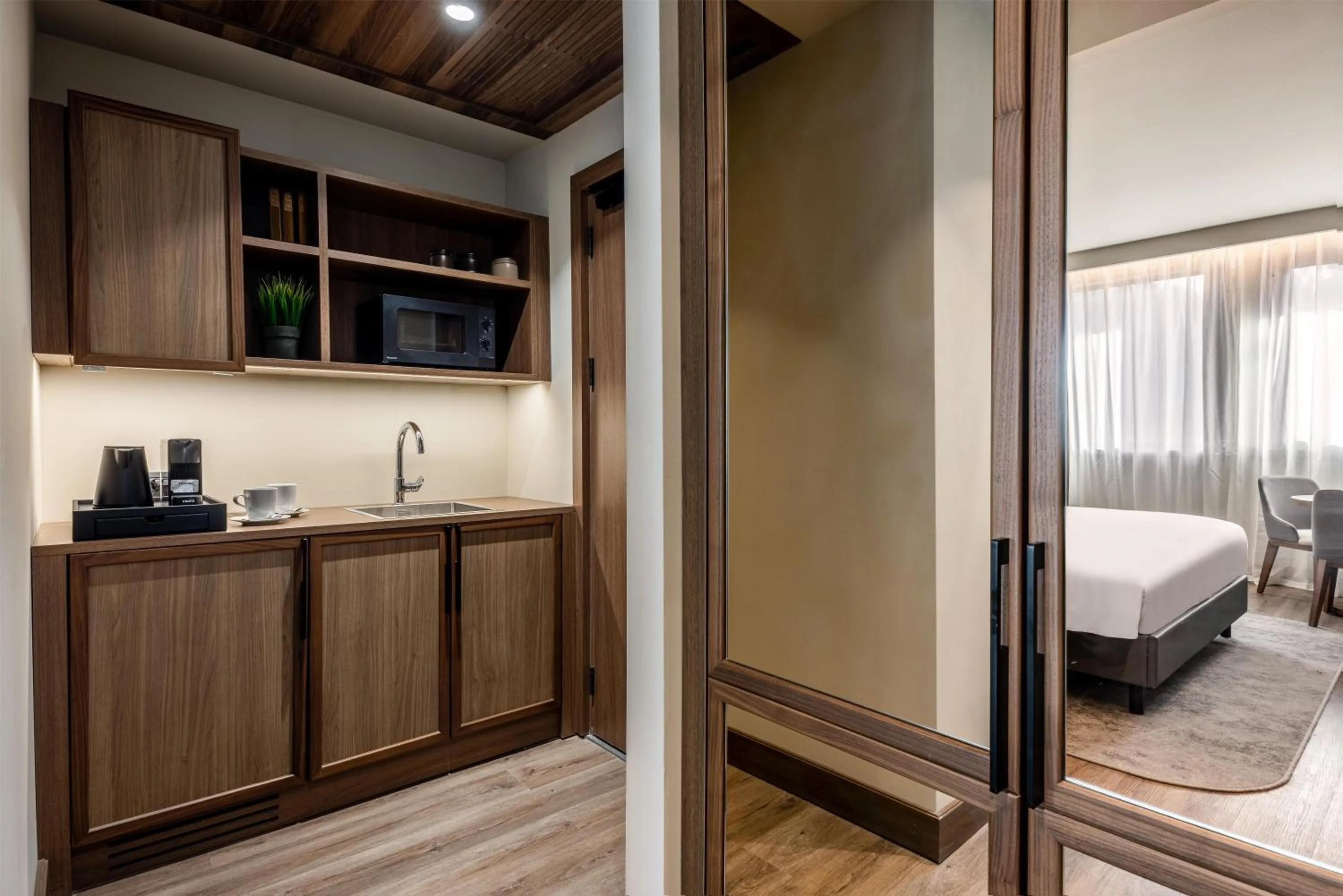 Kitchen or kitchenette, Bed in Radisson Blu Hotel, Florence