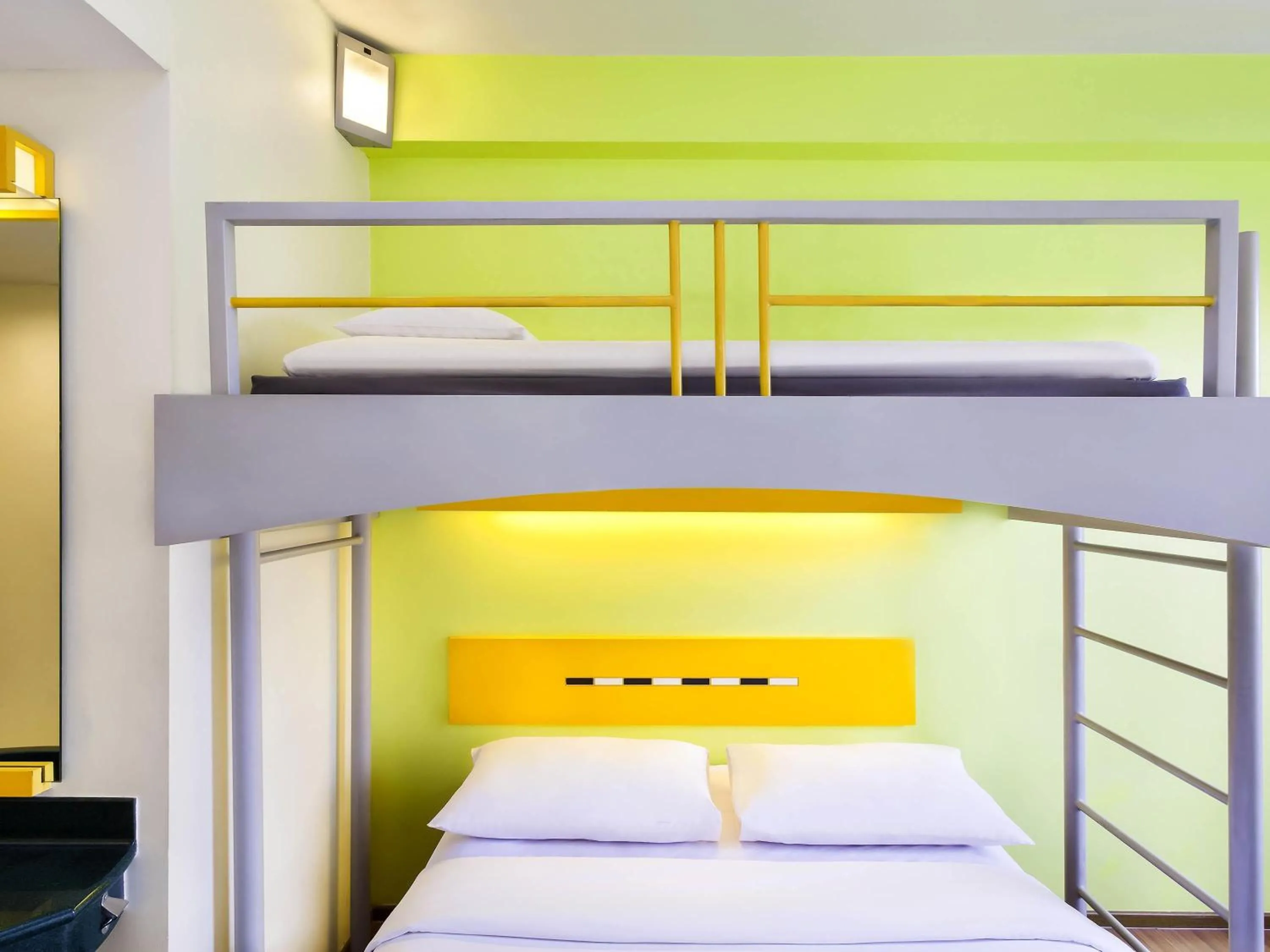 Bedroom, Bed in Ibis Budget Jakarta Cikini