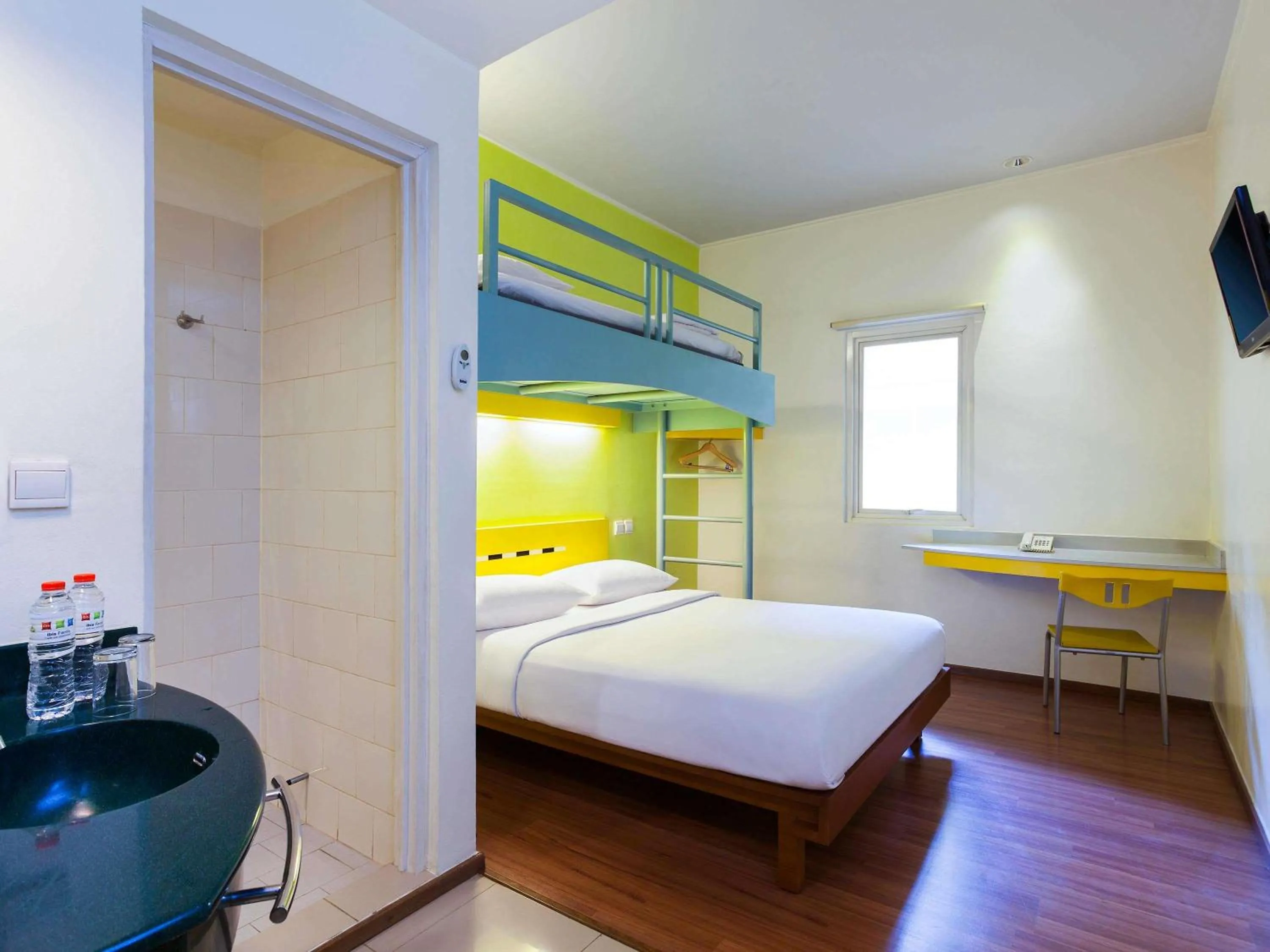 Bedroom, Bed in Ibis Budget Jakarta Menteng