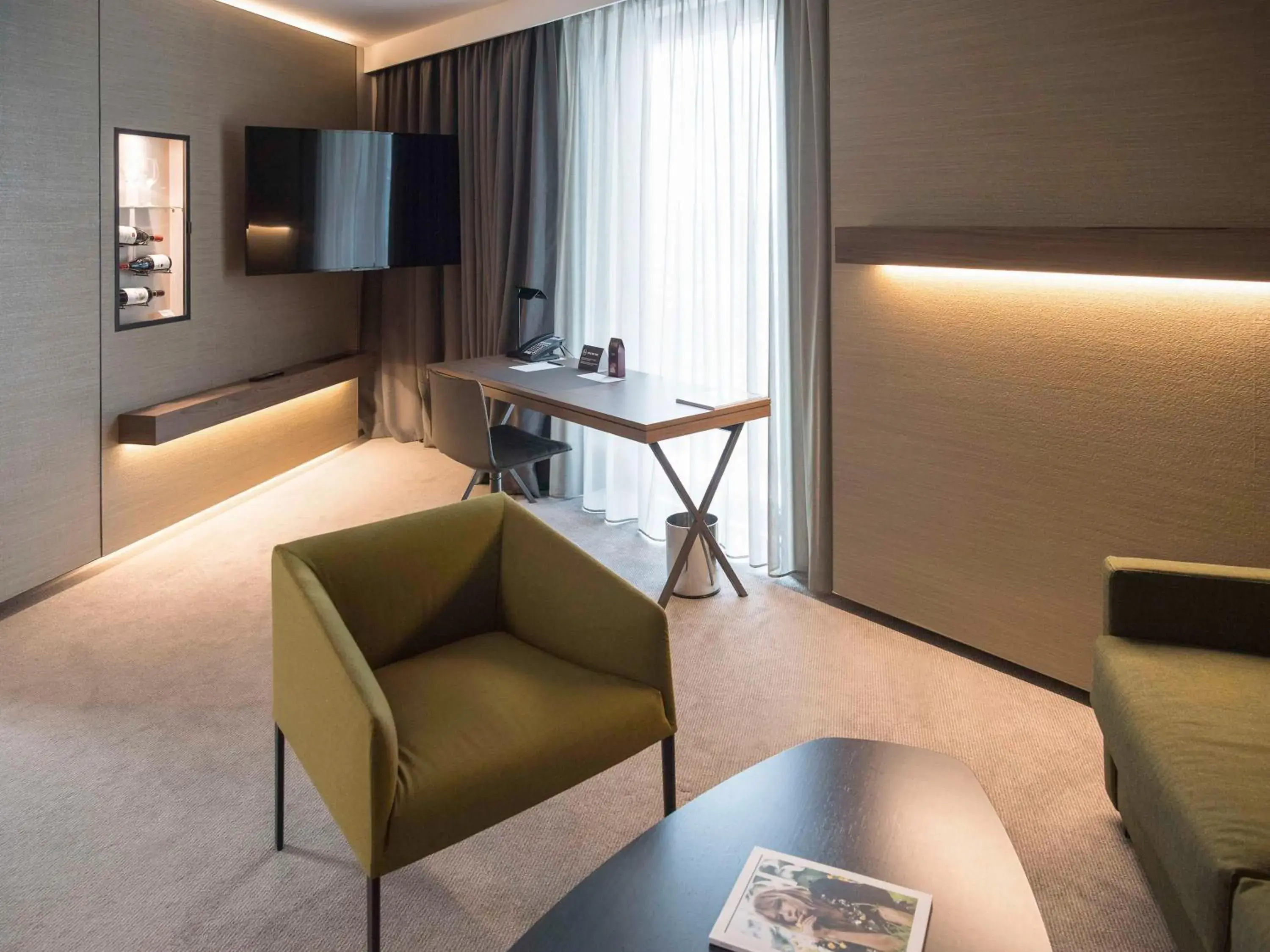 Bedroom in Pullman Paris Roissy Cdg Airport Bedroom in Pullman Paris Roissy Cdg Airport