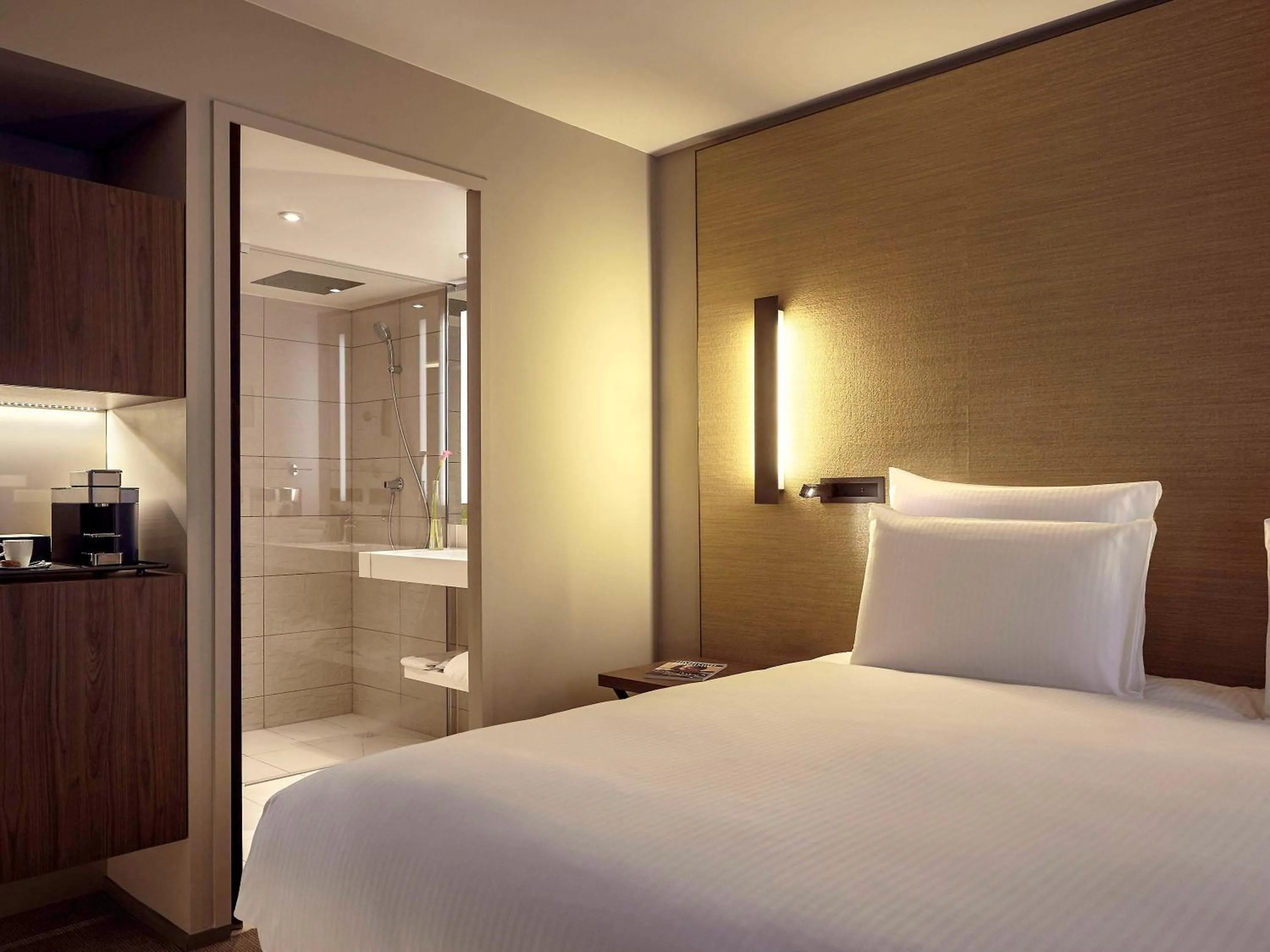 Bathroom, Bed in Pullman Paris Roissy Cdg Airport