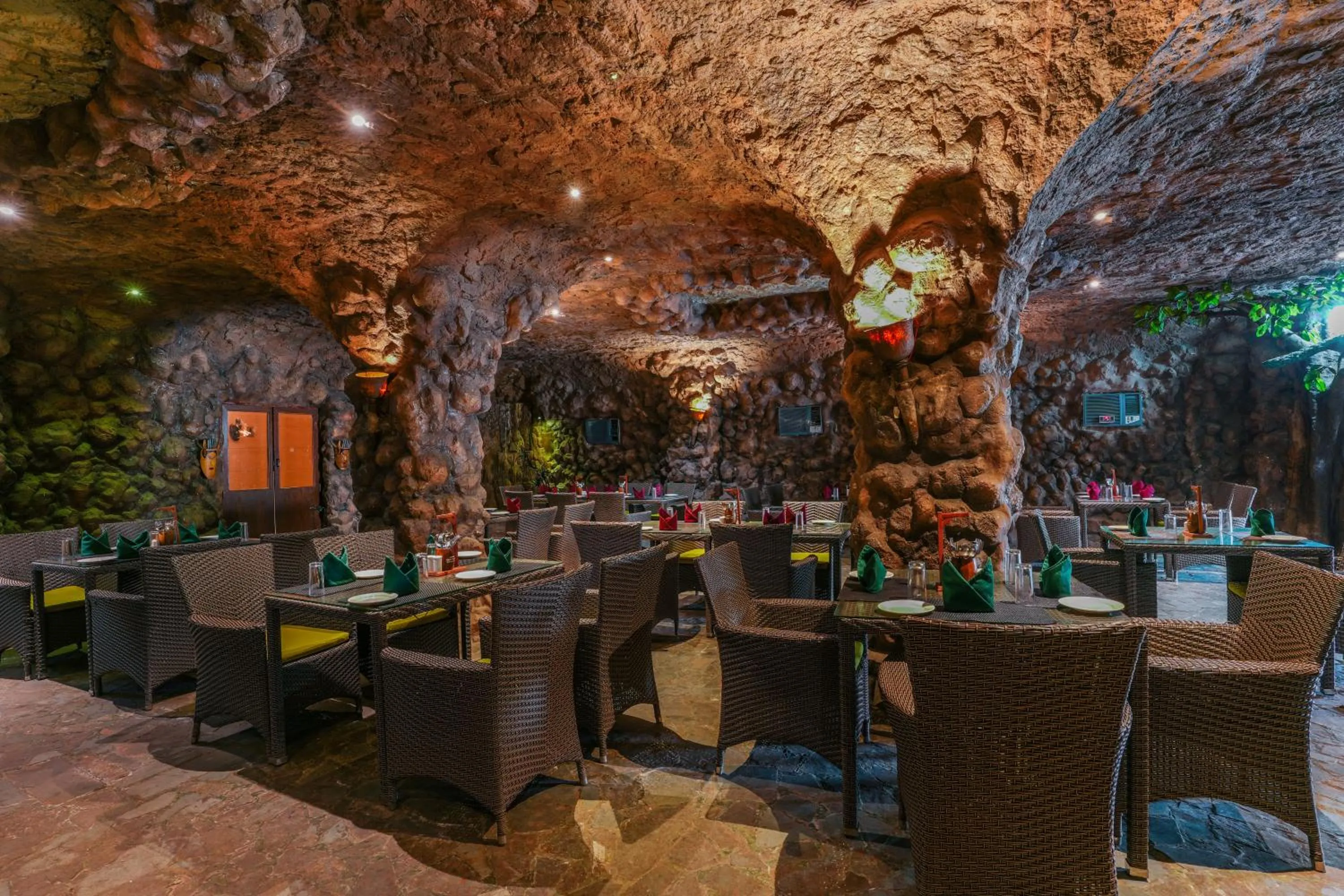 Restaurant/places to eat in Summit Green Lake Tea Resort & Spa