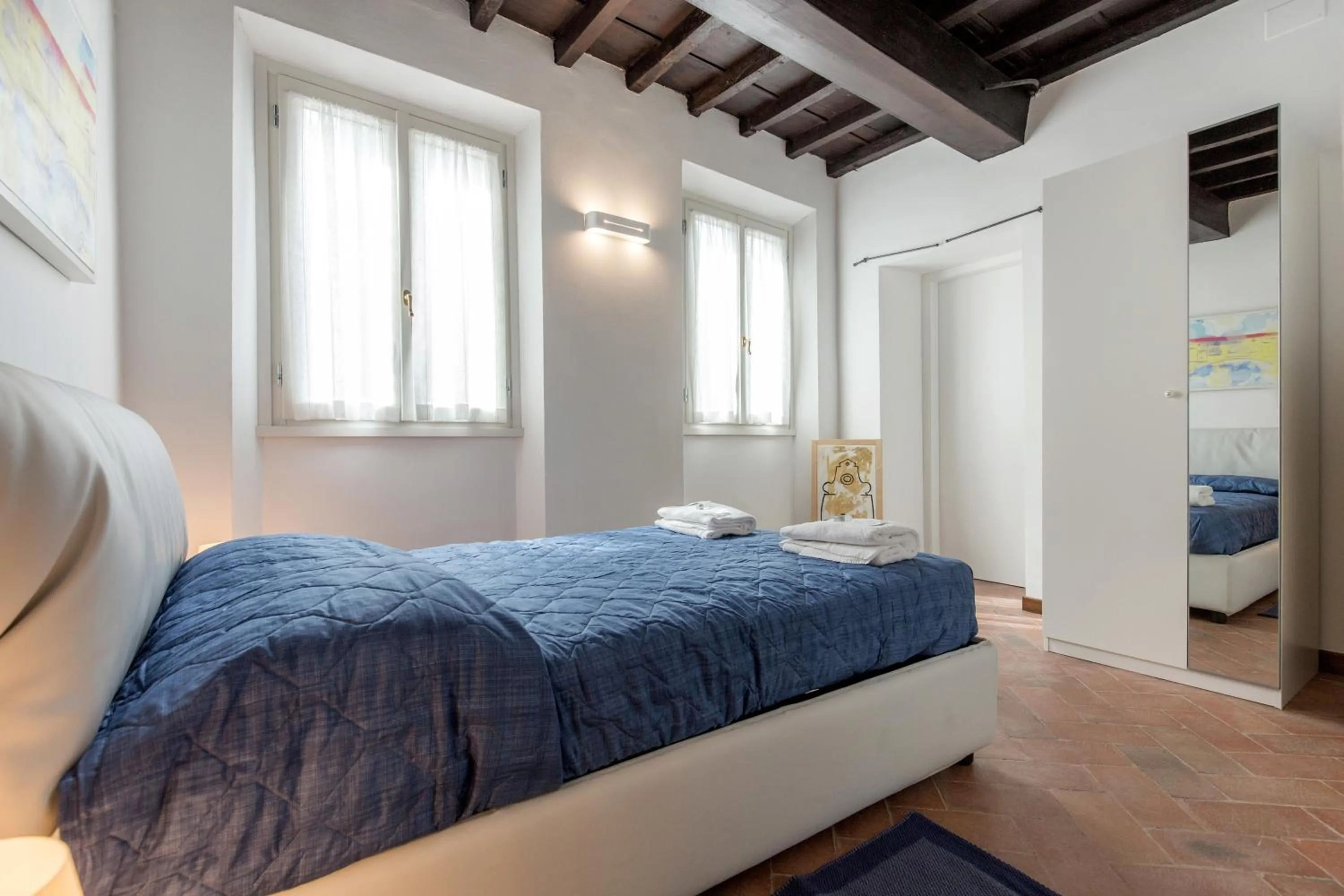 Photo of the whole room, Bed in Friends Of Florence