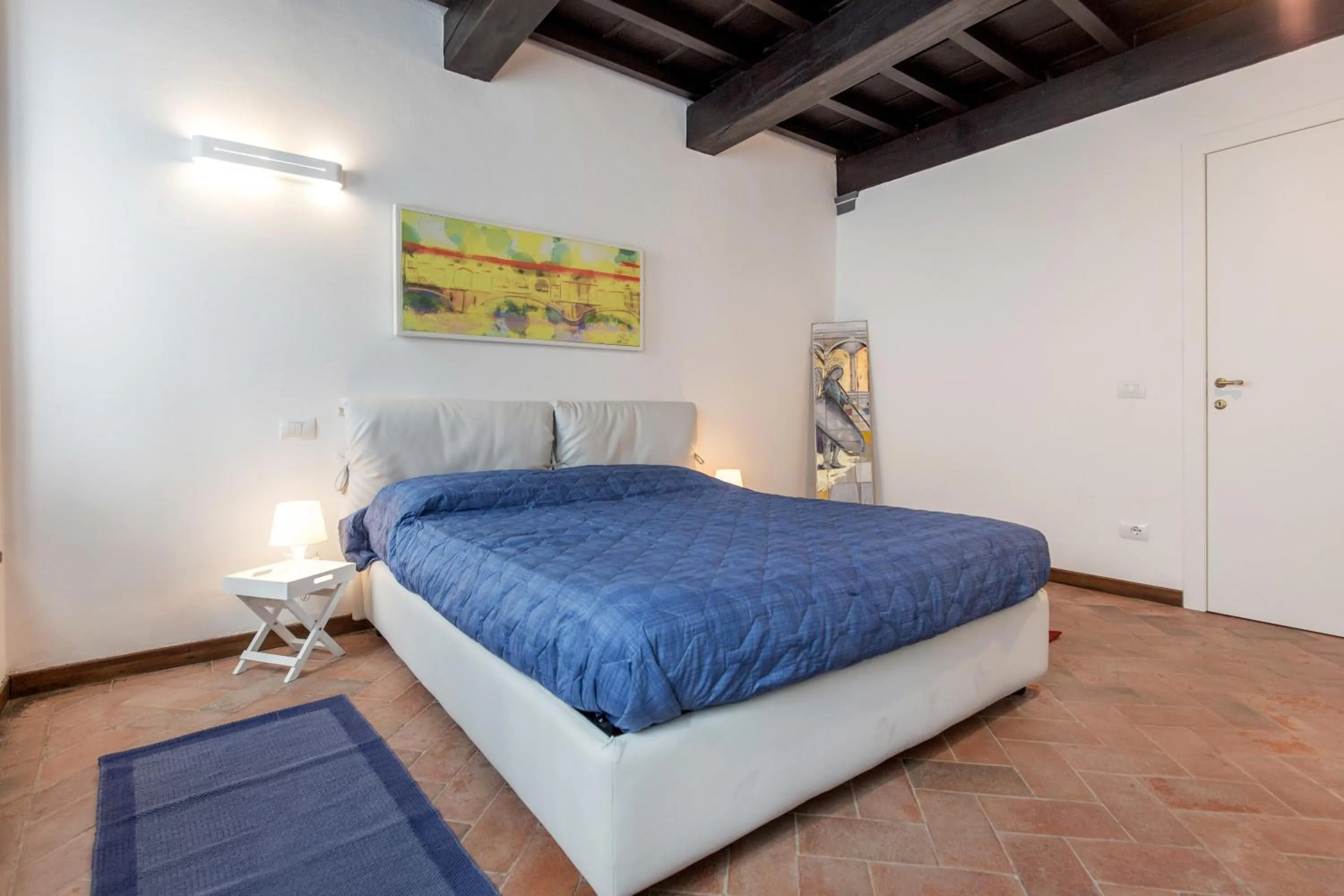 Photo of the whole room, Bed in Friends Of Florence