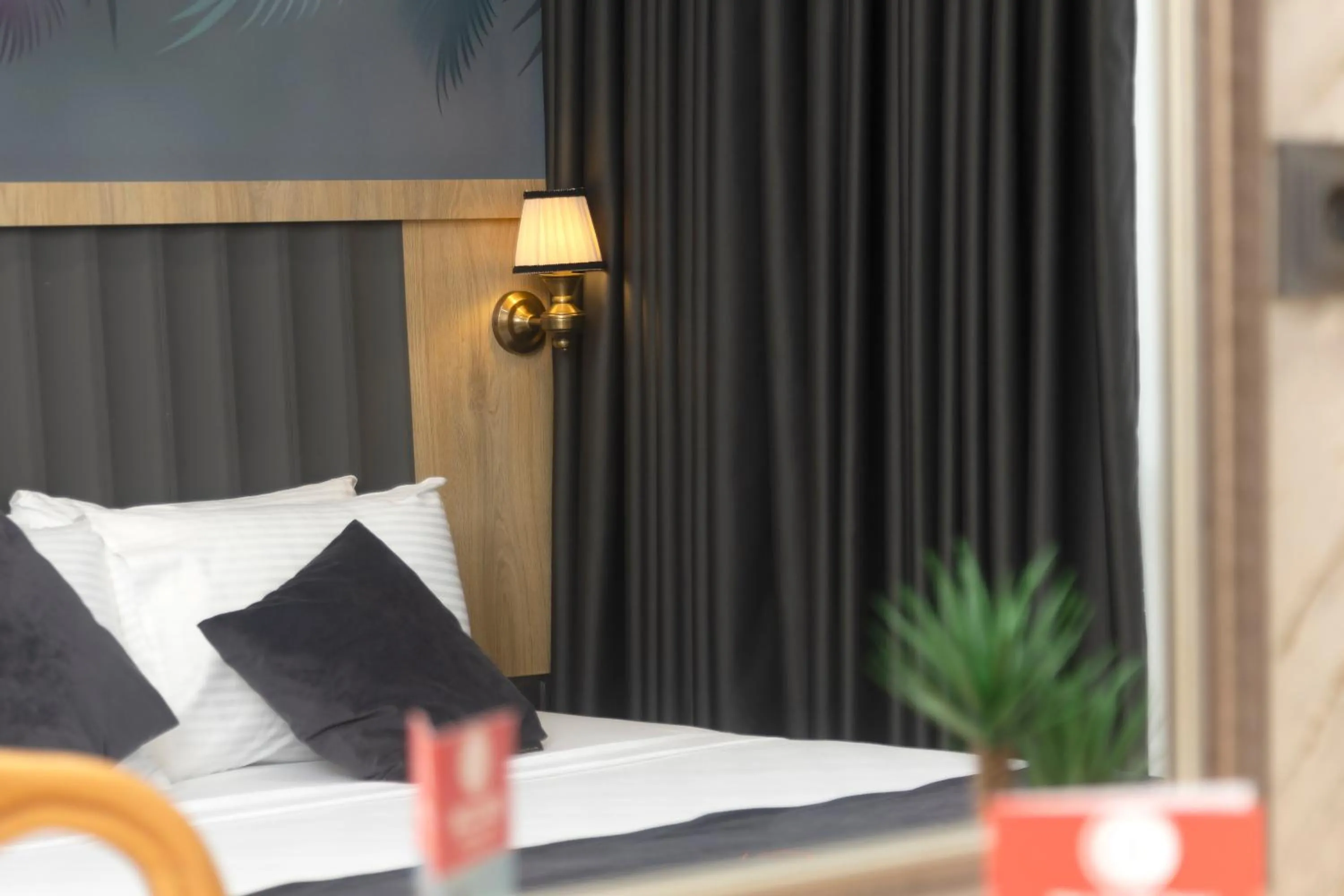 Nearby landmark, Bed in Bulton Hotel Airport