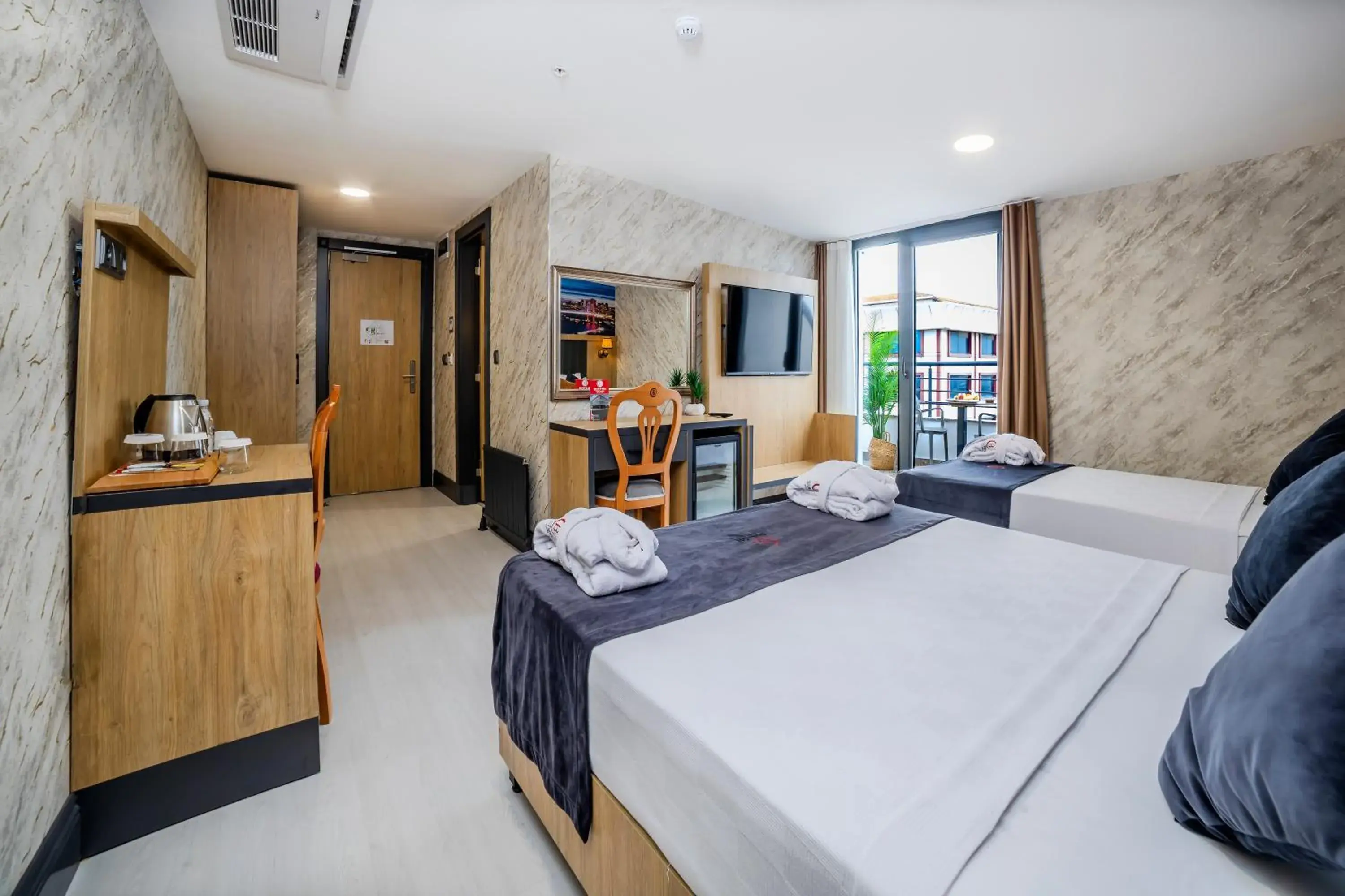 Photo of the whole room, Bed in Bulton Hotel Airport Photo of the whole room, Bed in Bulton Hotel Airport