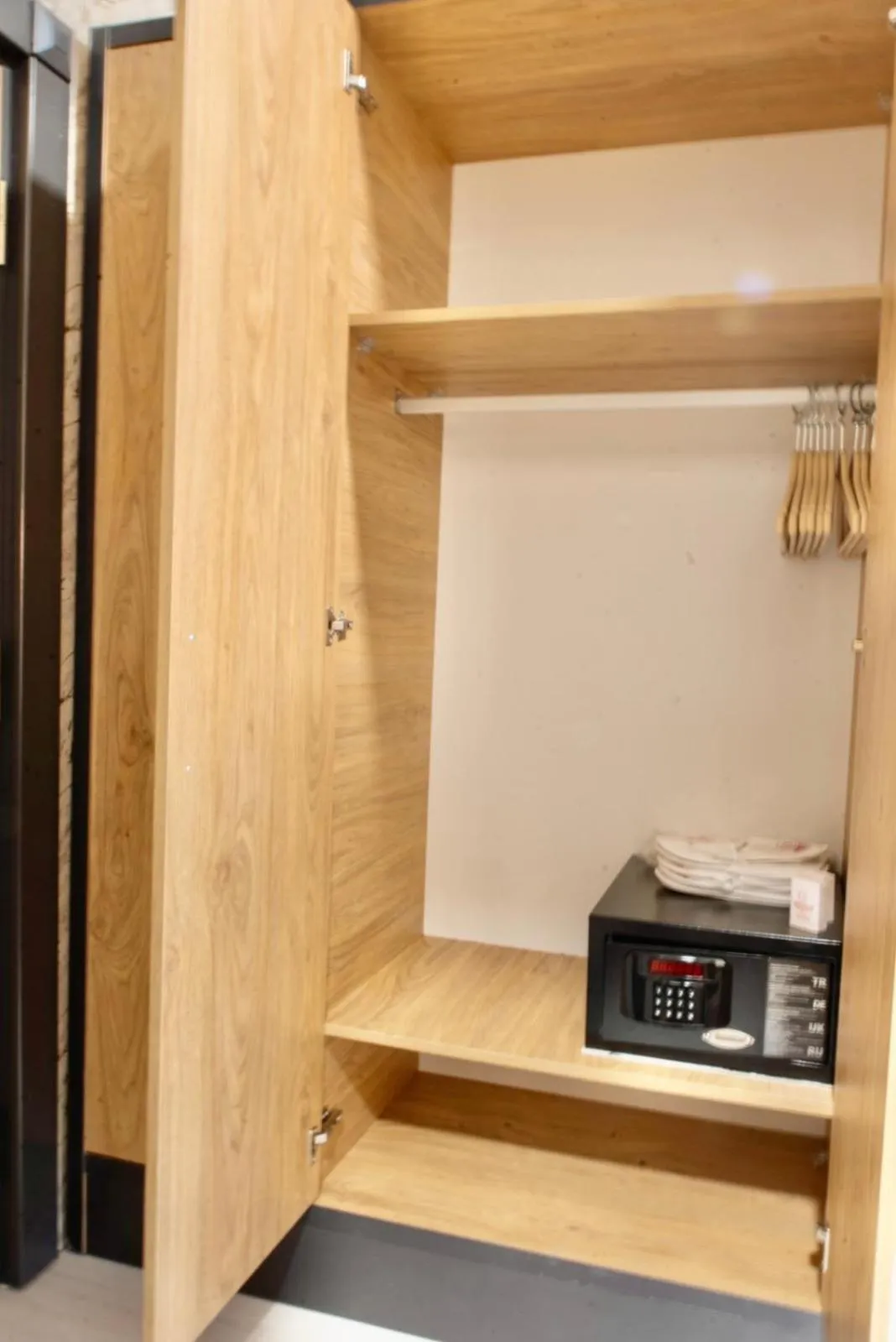 safe in Bulton Hotel Airport