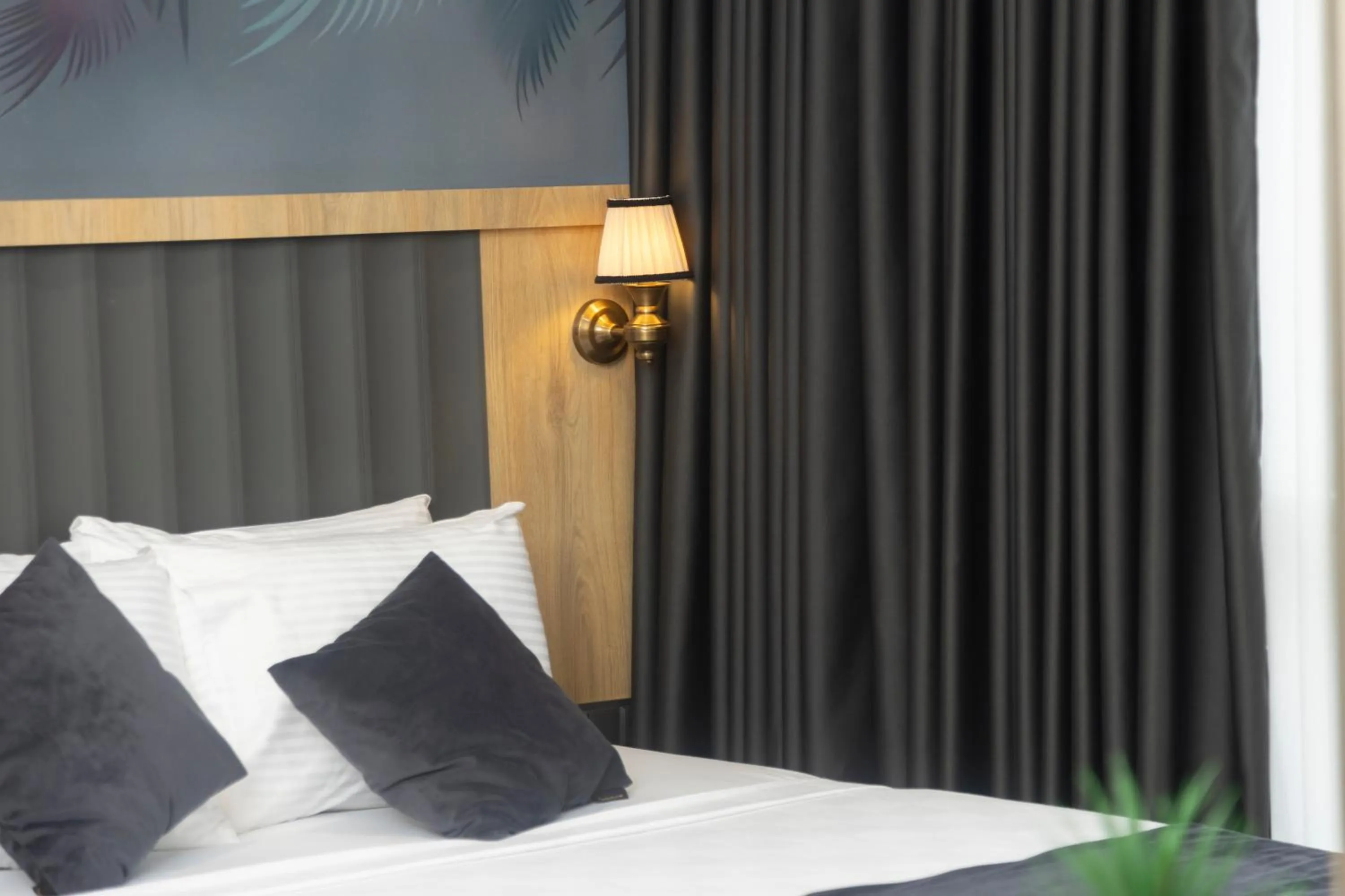 Bed in Bulton Hotel Airport