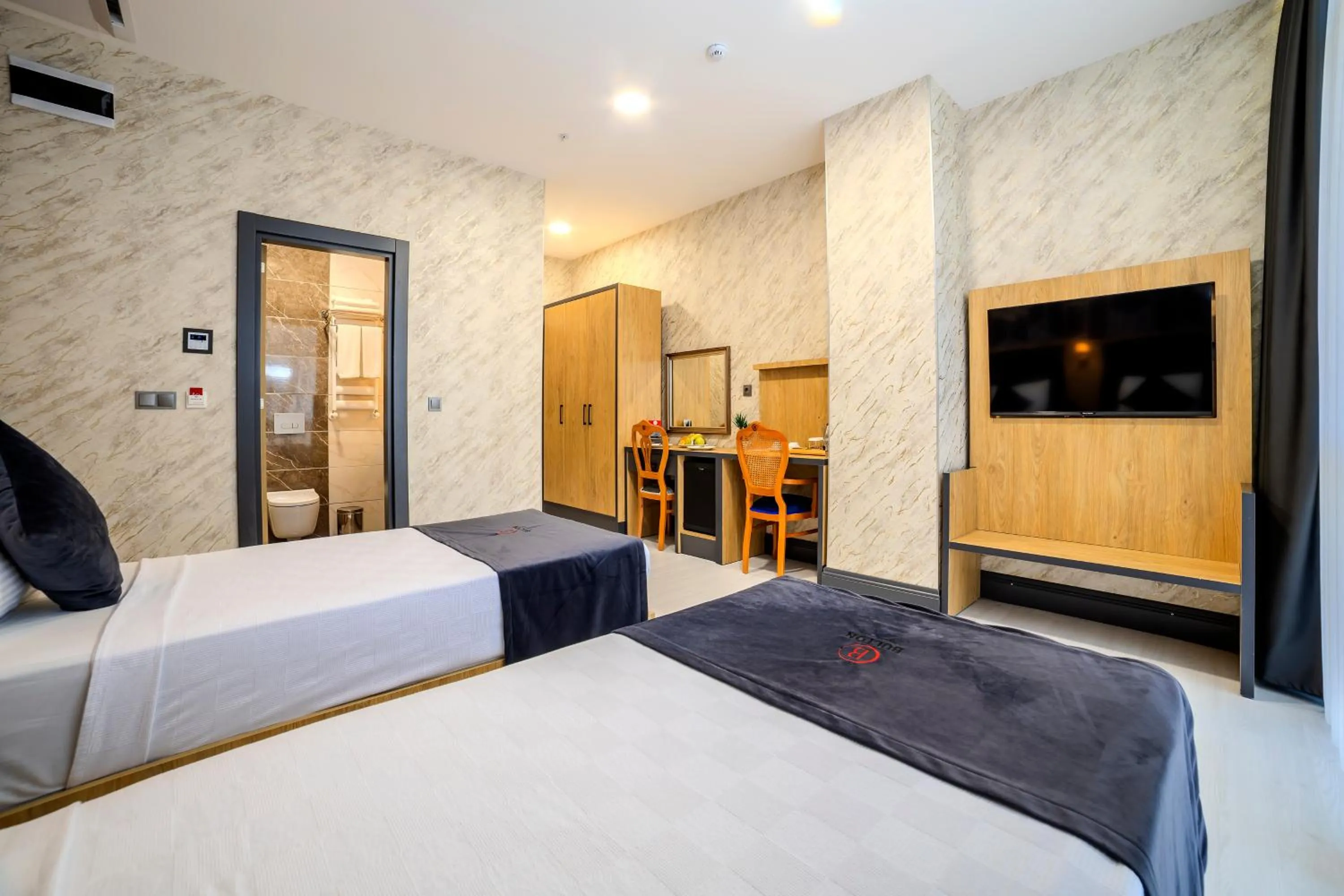 Photo of the whole room, Bed in Bulton Hotel Airport