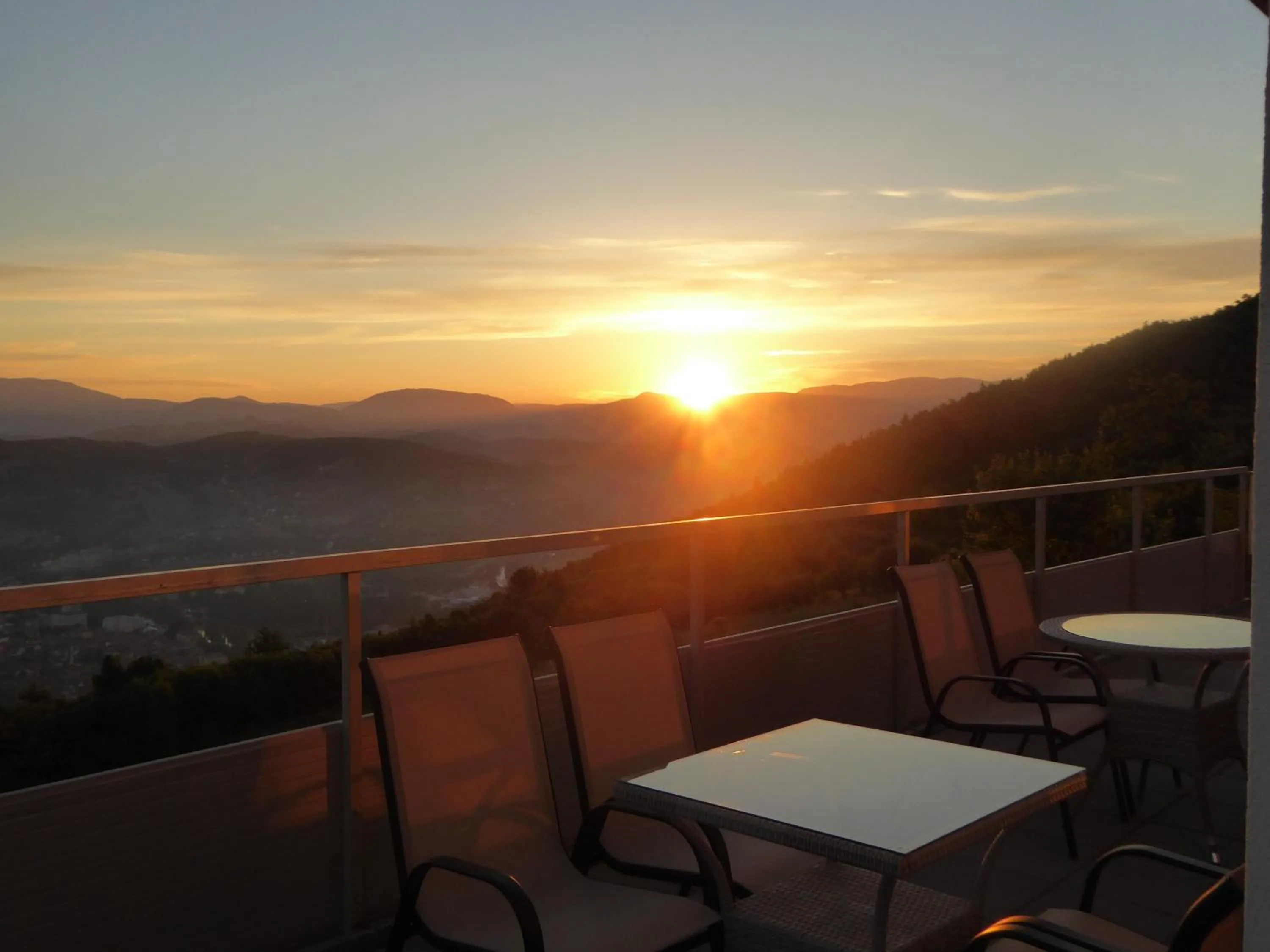 Restaurant/places to eat in HOTEL Pyramid Lodge
