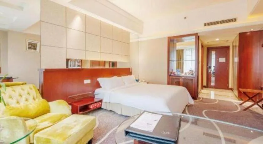 Bed in CP Peninsula Hotel